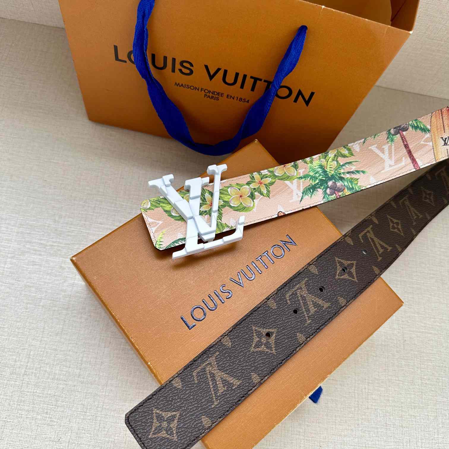 Louis Vuitton LV Tag 40mm Reversible Belt - DesignerGu