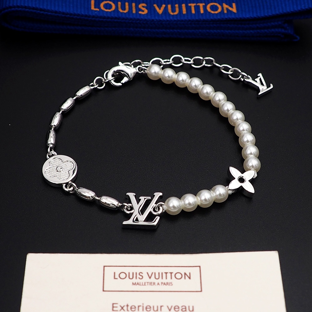 Louis Vuitton Pearls Fusion Bracelet   M1556A - DesignerGu