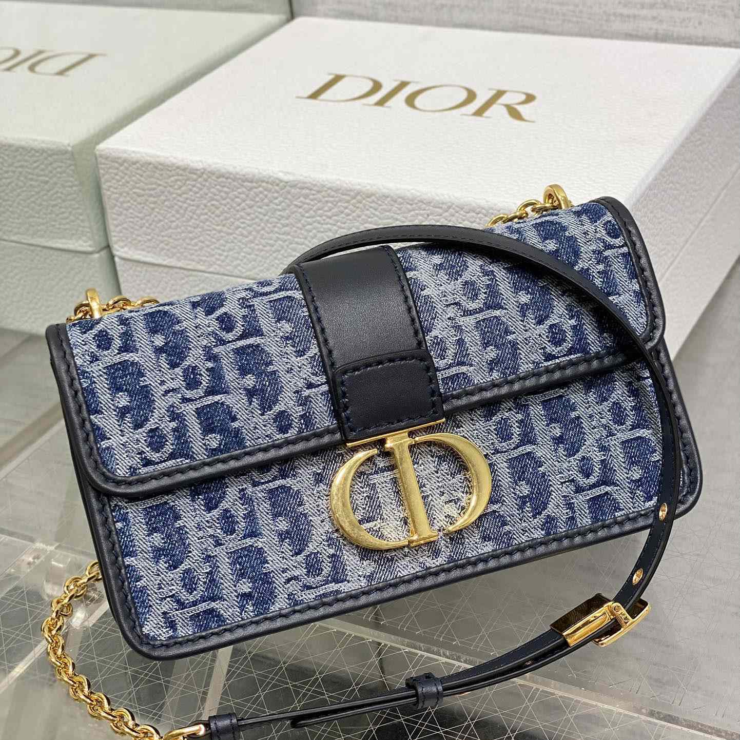 Dior 30 Montaigne East-West Bag With Chain - DesignerGu