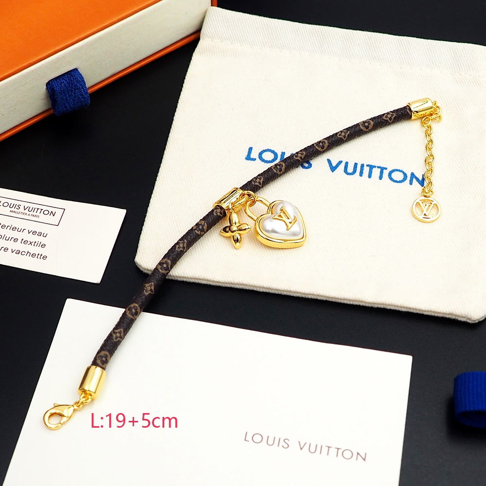 Louis Vuitton Heart Padlock Bracelet  M8413Z - DesignerGu