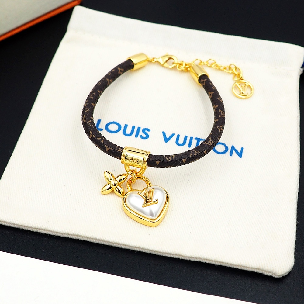 Louis Vuitton Heart Padlock Bracelet  M8413Z - DesignerGu