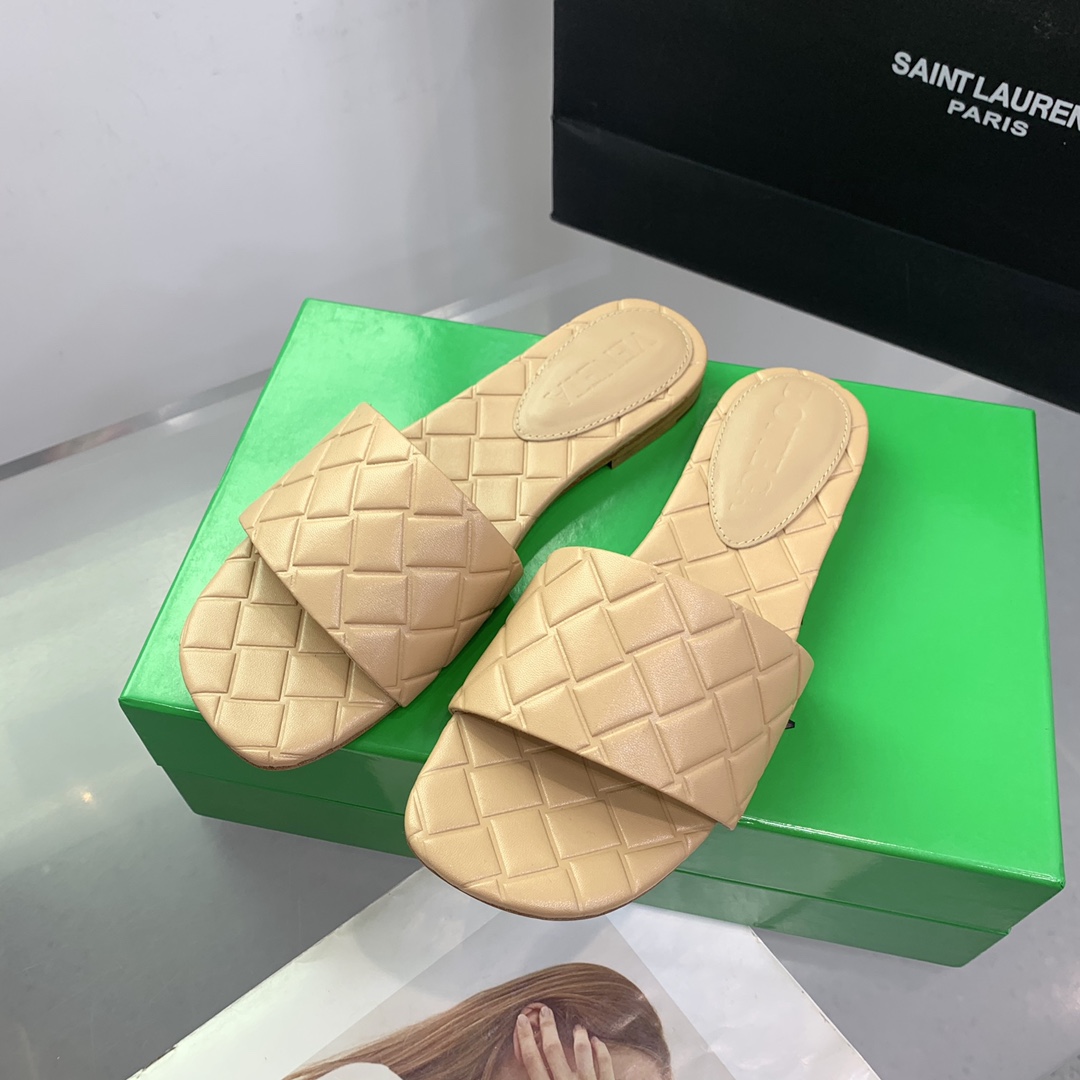 Bottega Veneta Amy Flat Mule - DesignerGu