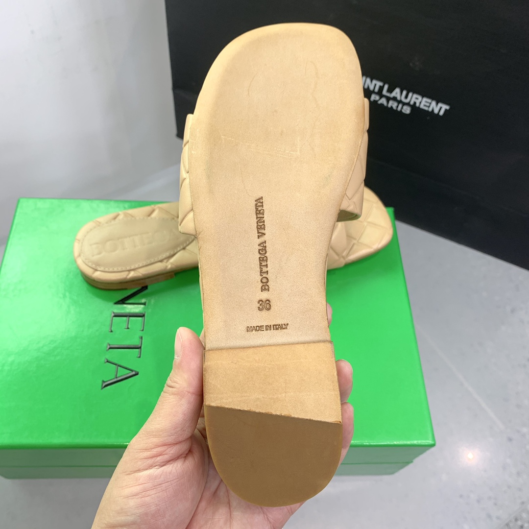 Bottega Veneta Amy Flat Mule - DesignerGu