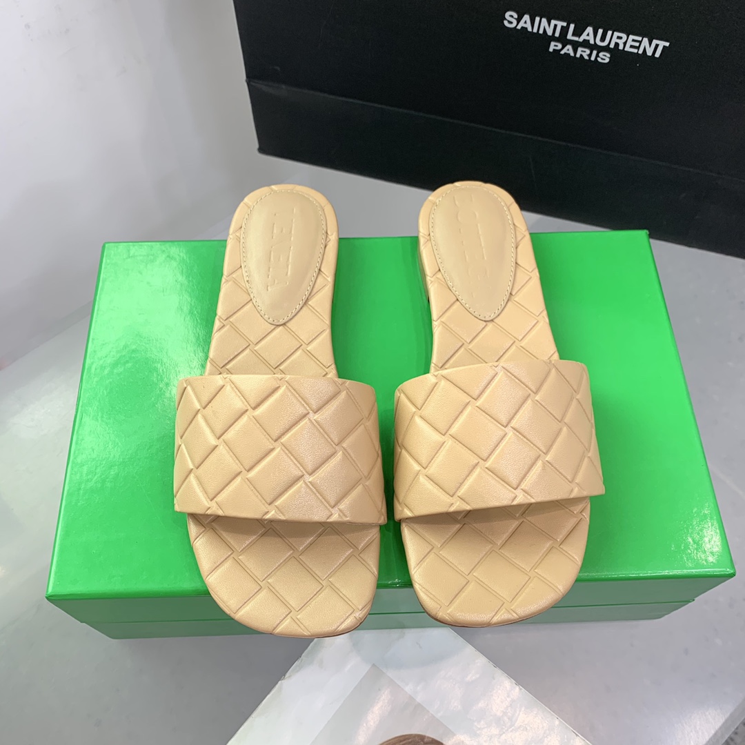 Bottega Veneta Amy Flat Mule - DesignerGu