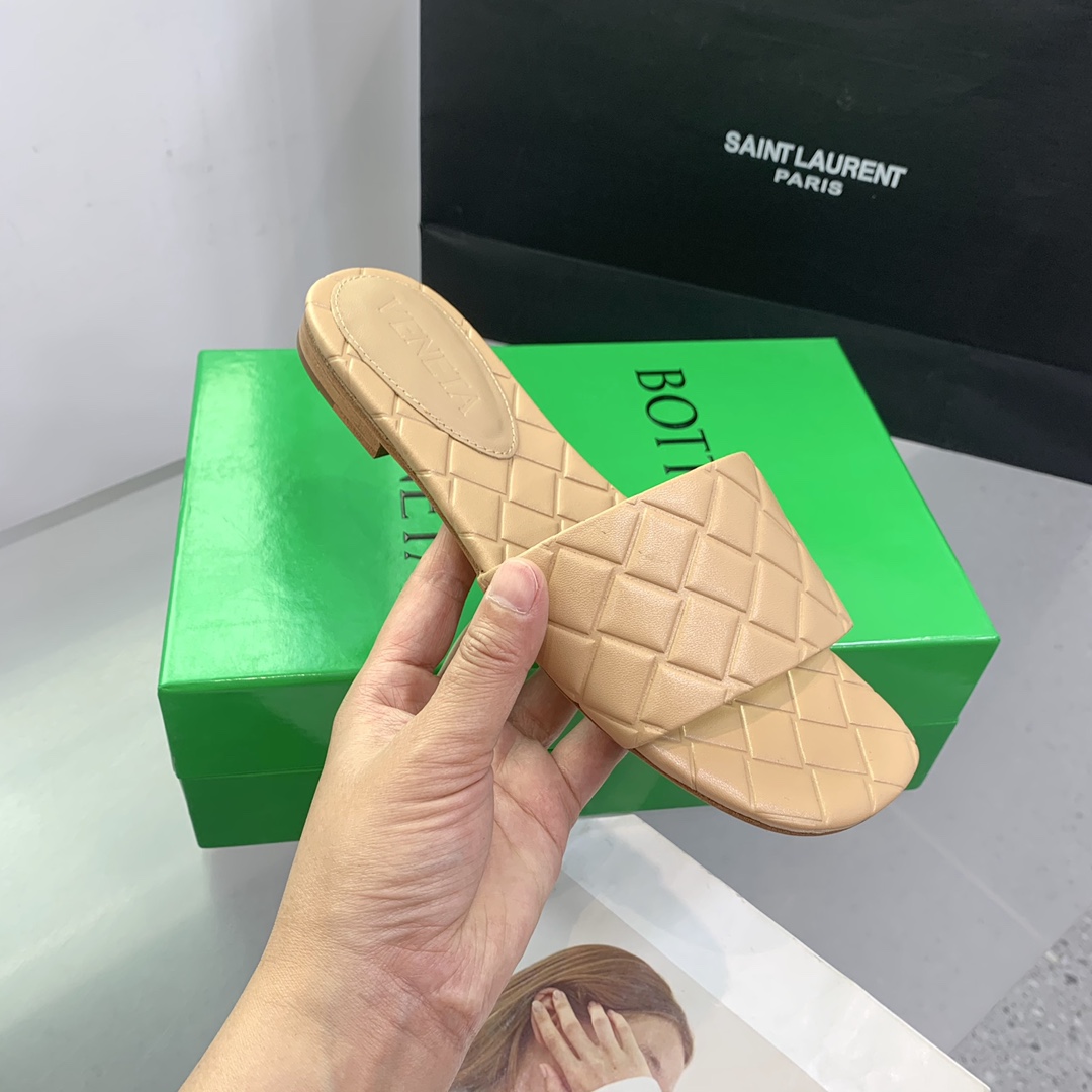 Bottega Veneta Amy Flat Mule - DesignerGu