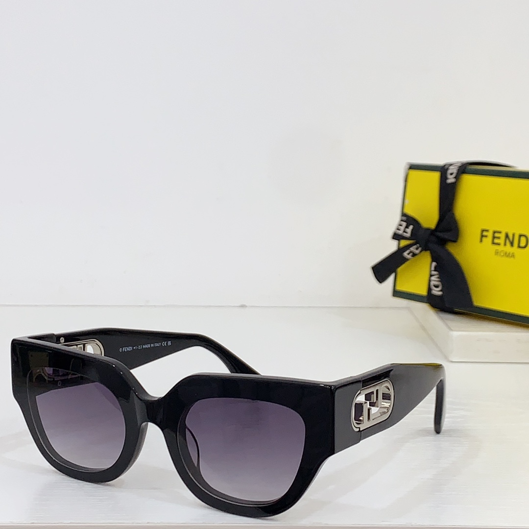 Fendi FE50016U Sunglasses - DesignerGu