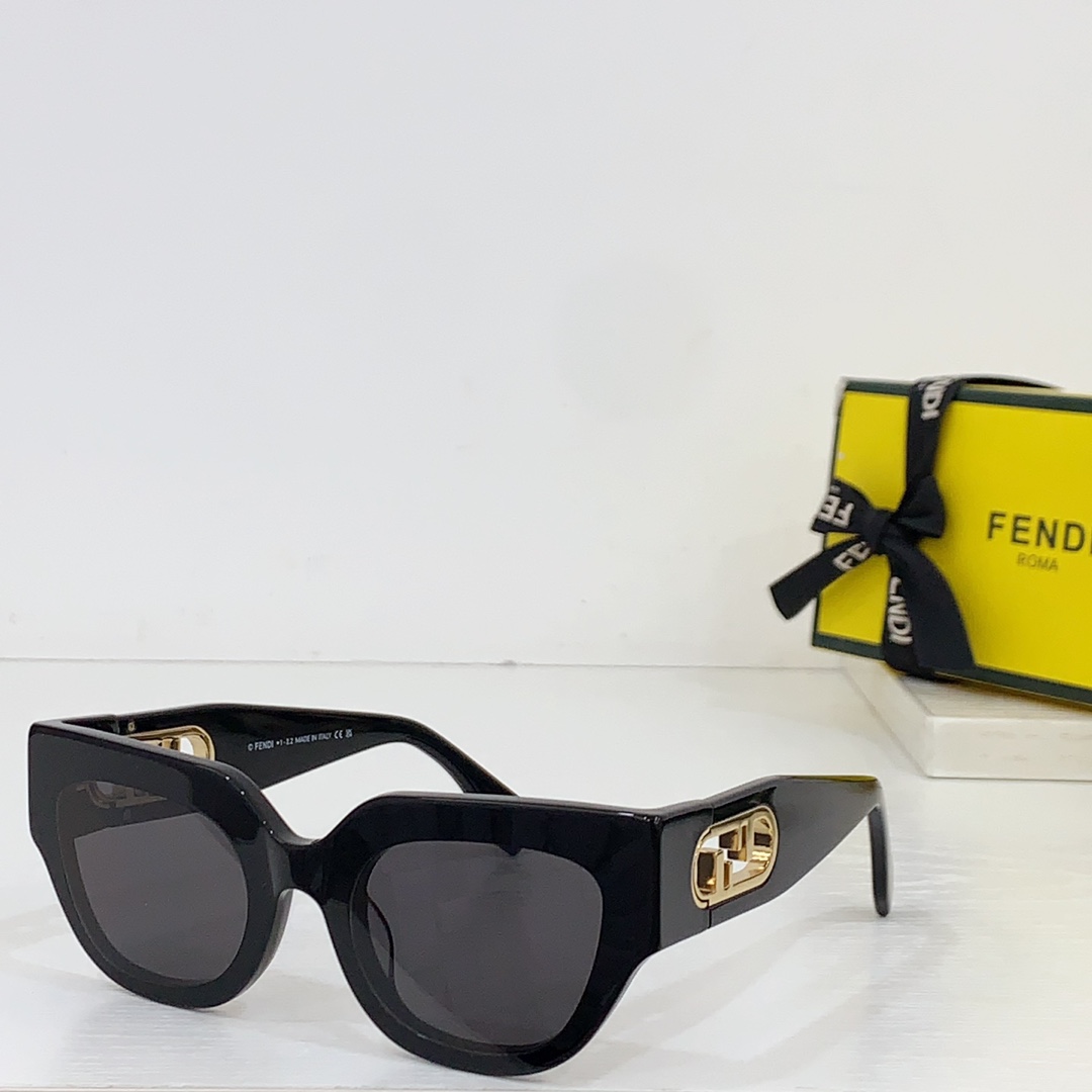 Fendi FE50016U Sunglasses - DesignerGu