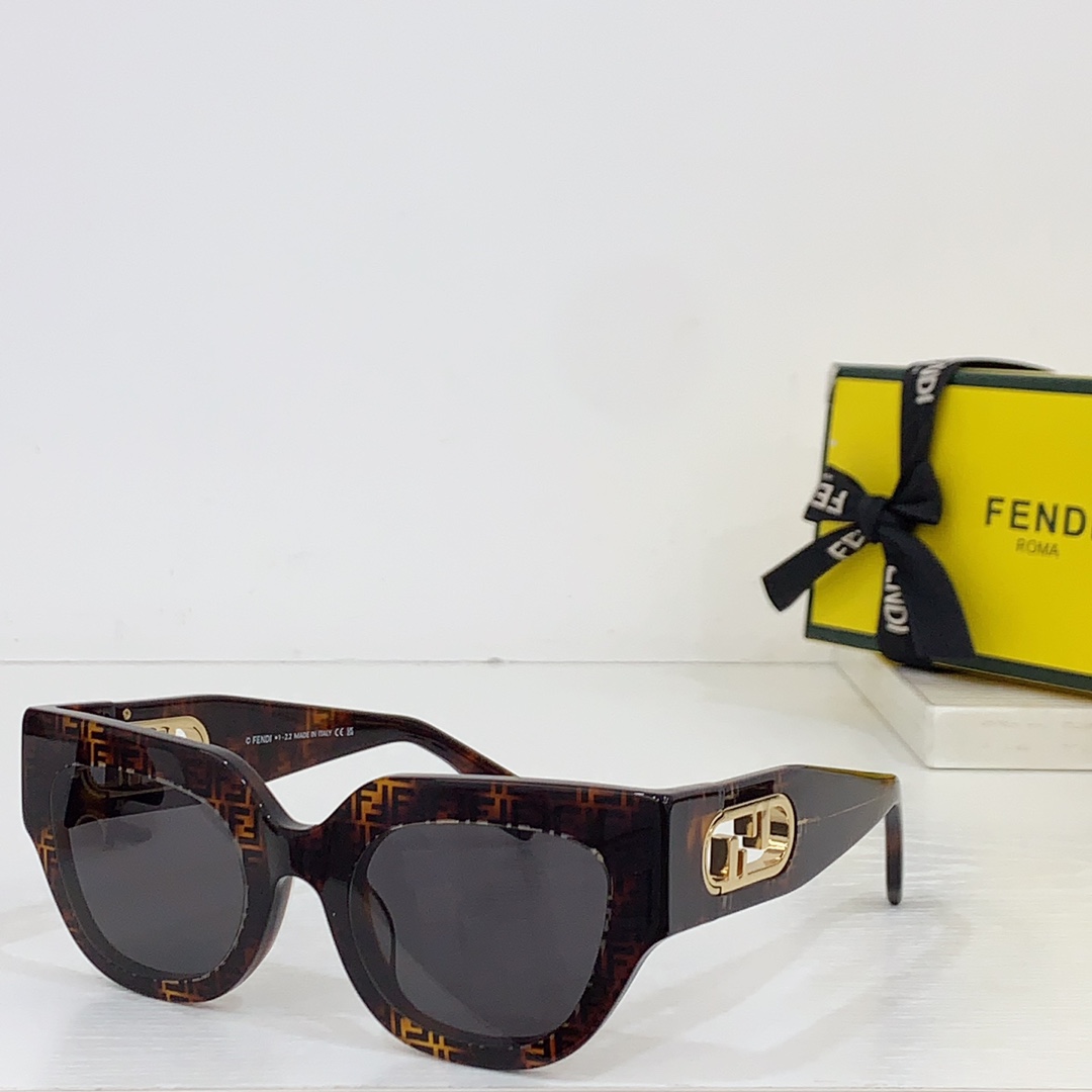 Fendi FE50016U Sunglasses - DesignerGu