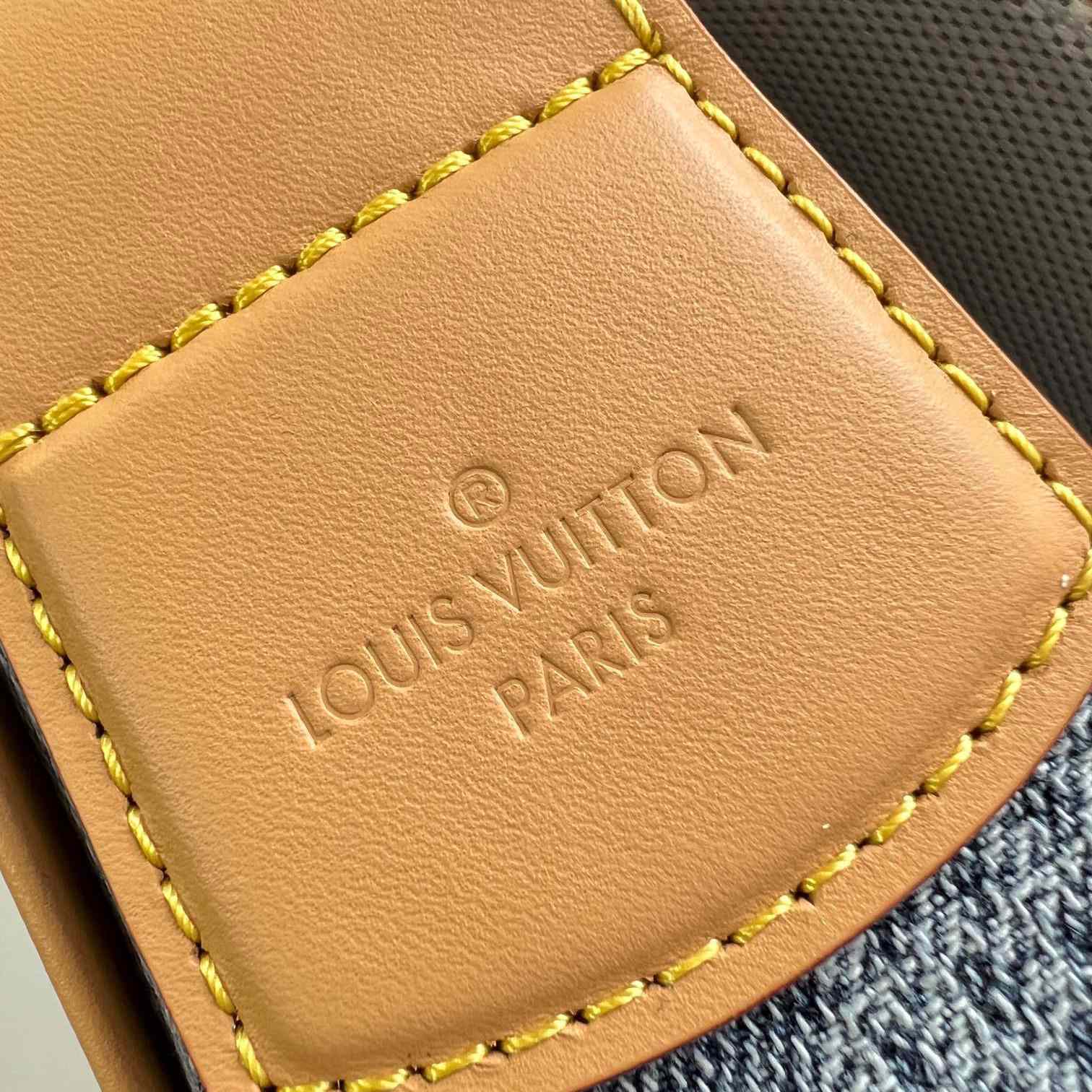 Louis Vuitton Montsouris Messenger MM   N40743 - DesignerGu