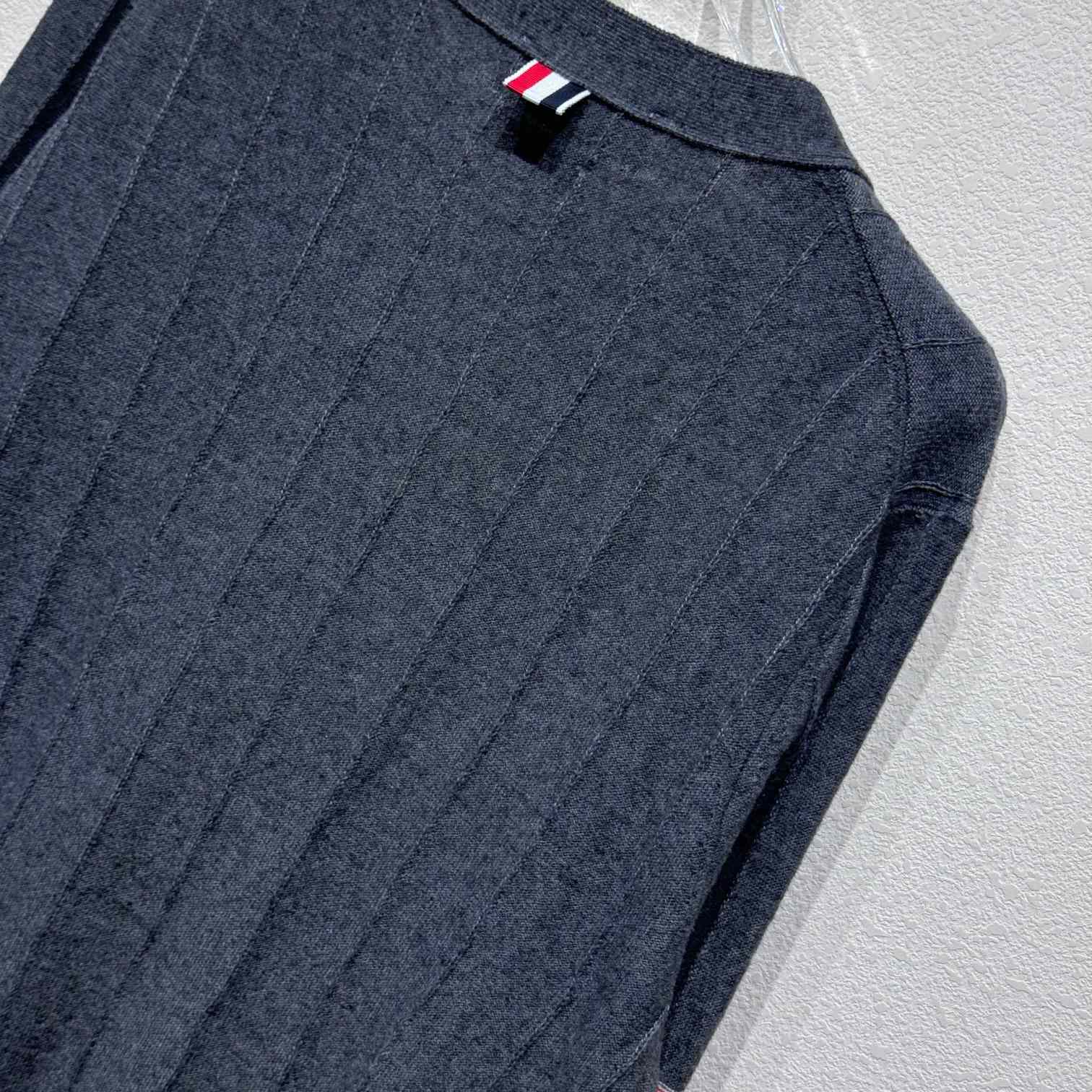 Thom Browne RWB striped V-neck cardigan - DesignerGu