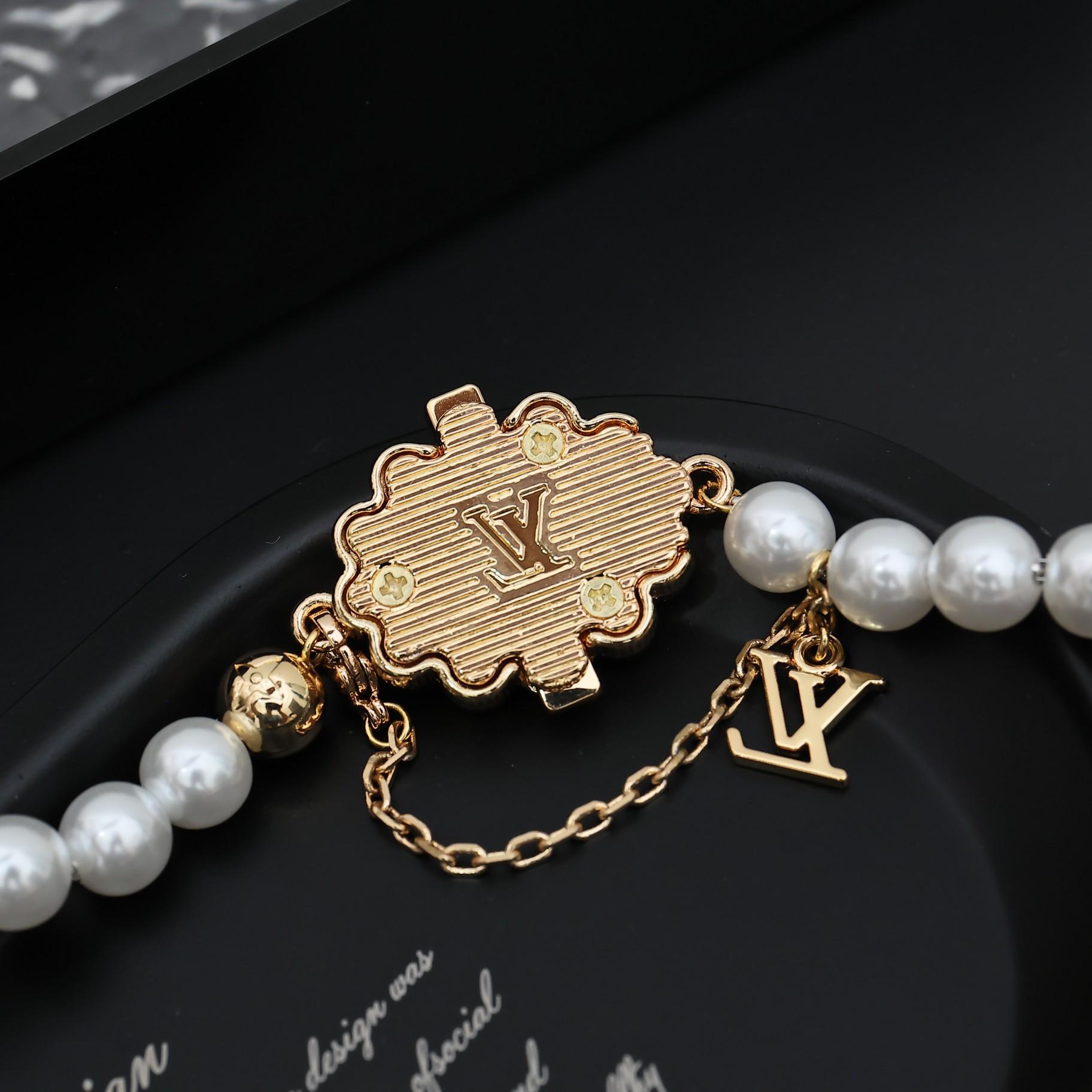 Louis Vuitton LV Dynasty Necklace   M01747 - DesignerGu