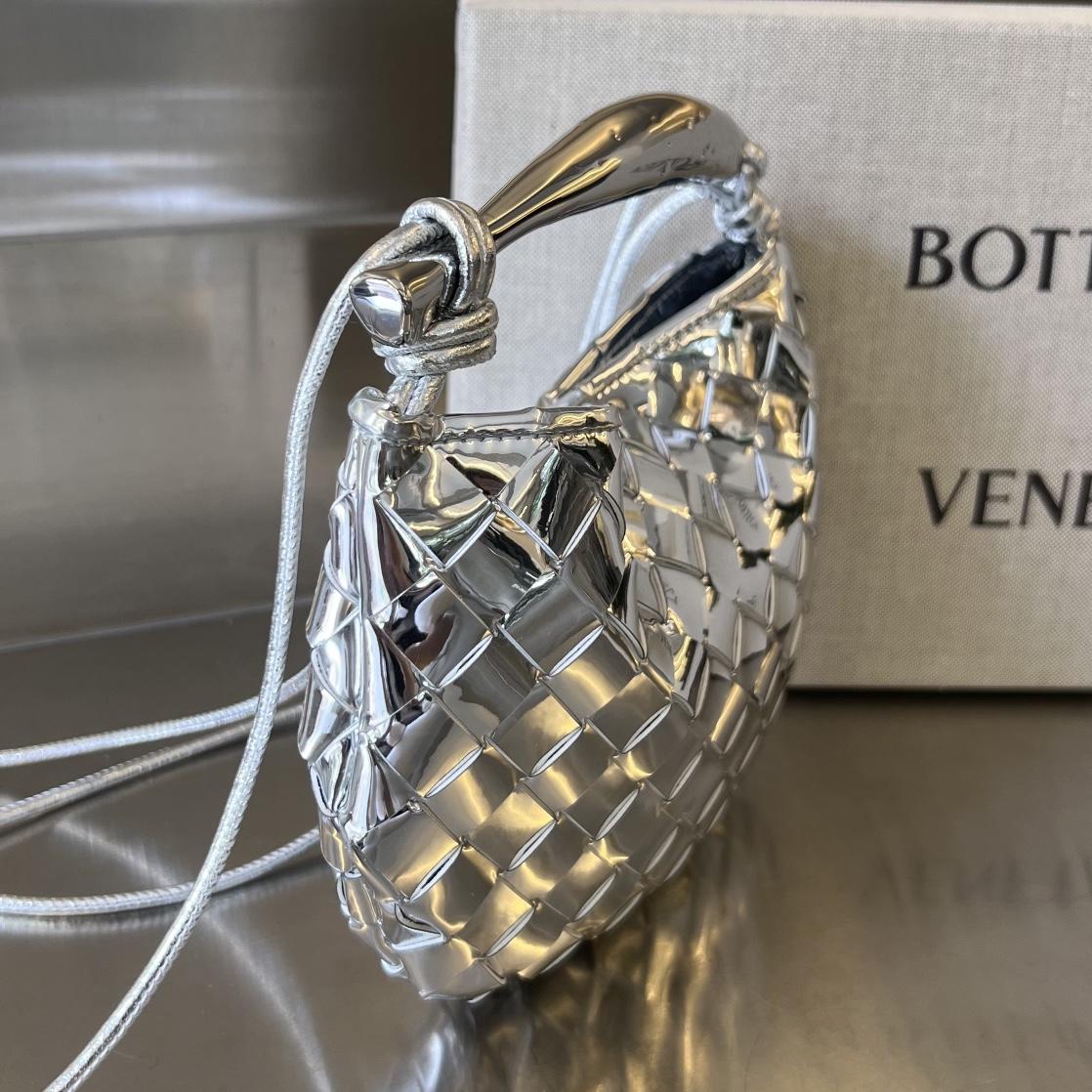 Bottega Veneta Silver Sardine Bag  (20*12*2.5cm) - DesignerGu