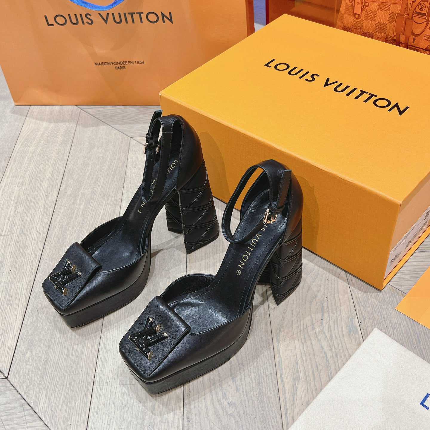 Louis Vuitton Shake Platform Pump  1ACMYU - DesignerGu