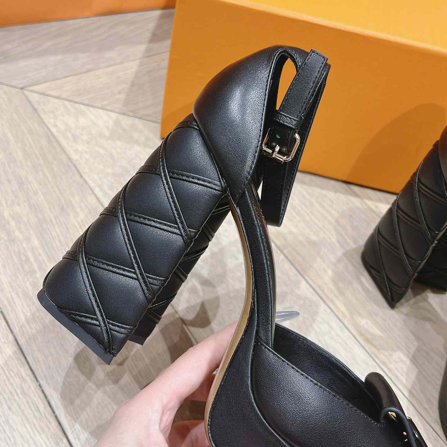 Louis Vuitton Shake Platform Pump  1ACMYU - DesignerGu