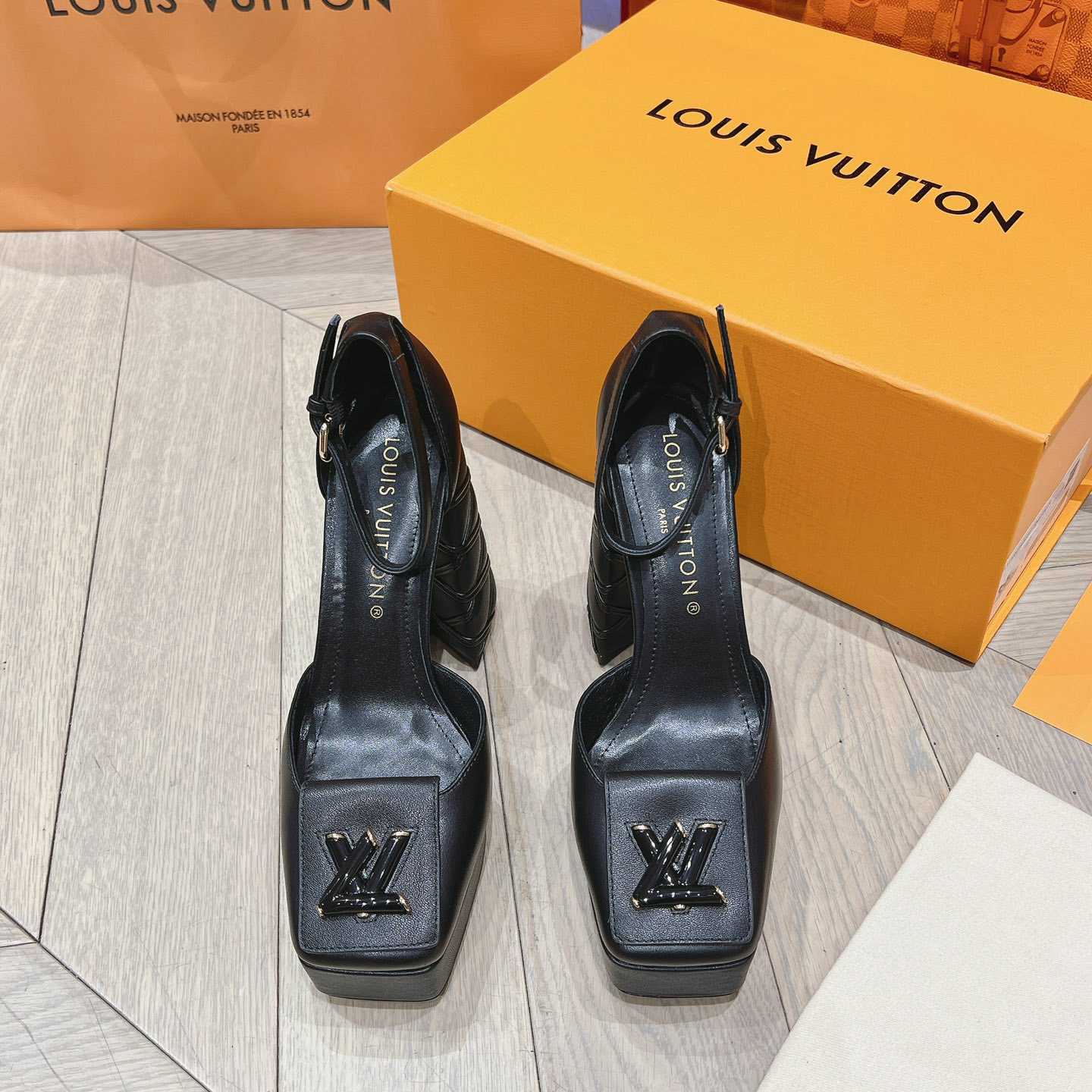 Louis Vuitton Shake Platform Pump  1ACMYU - DesignerGu