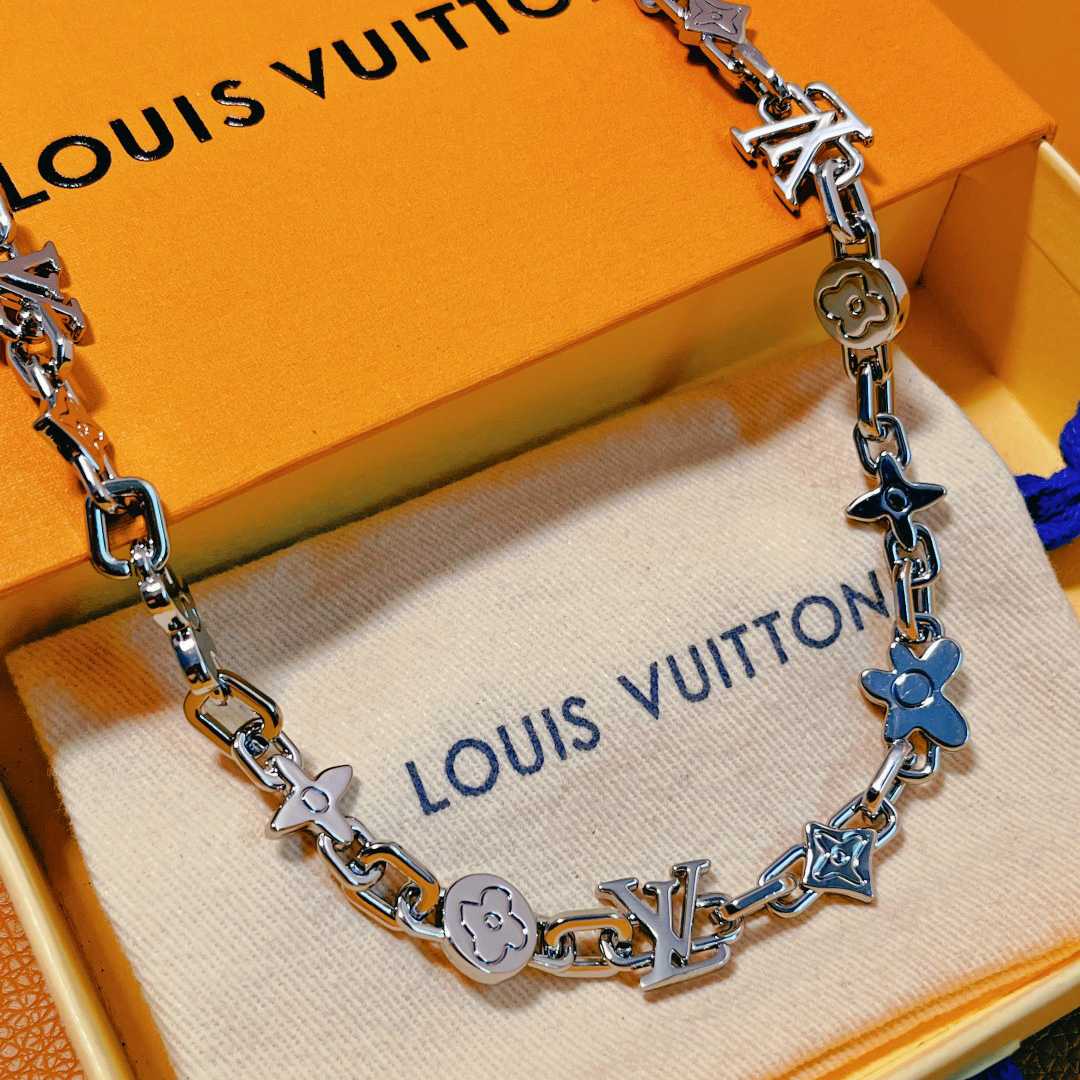 Louis Vuitton Monogram Craggy Necklace  M01880 - DesignerGu