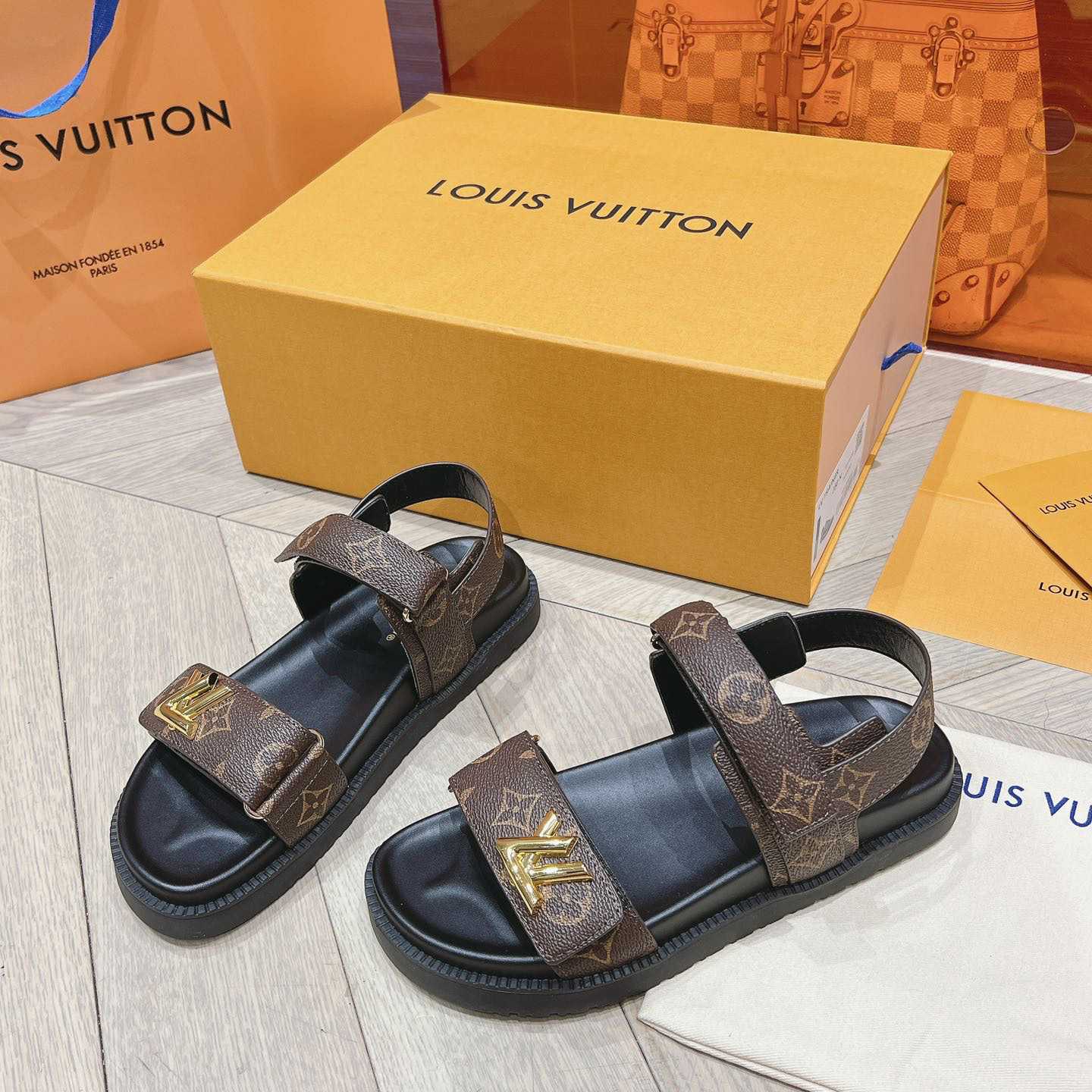 Louis Vuitton LV Sunset Flat Comfort Sandal   1ACL9C - DesignerGu