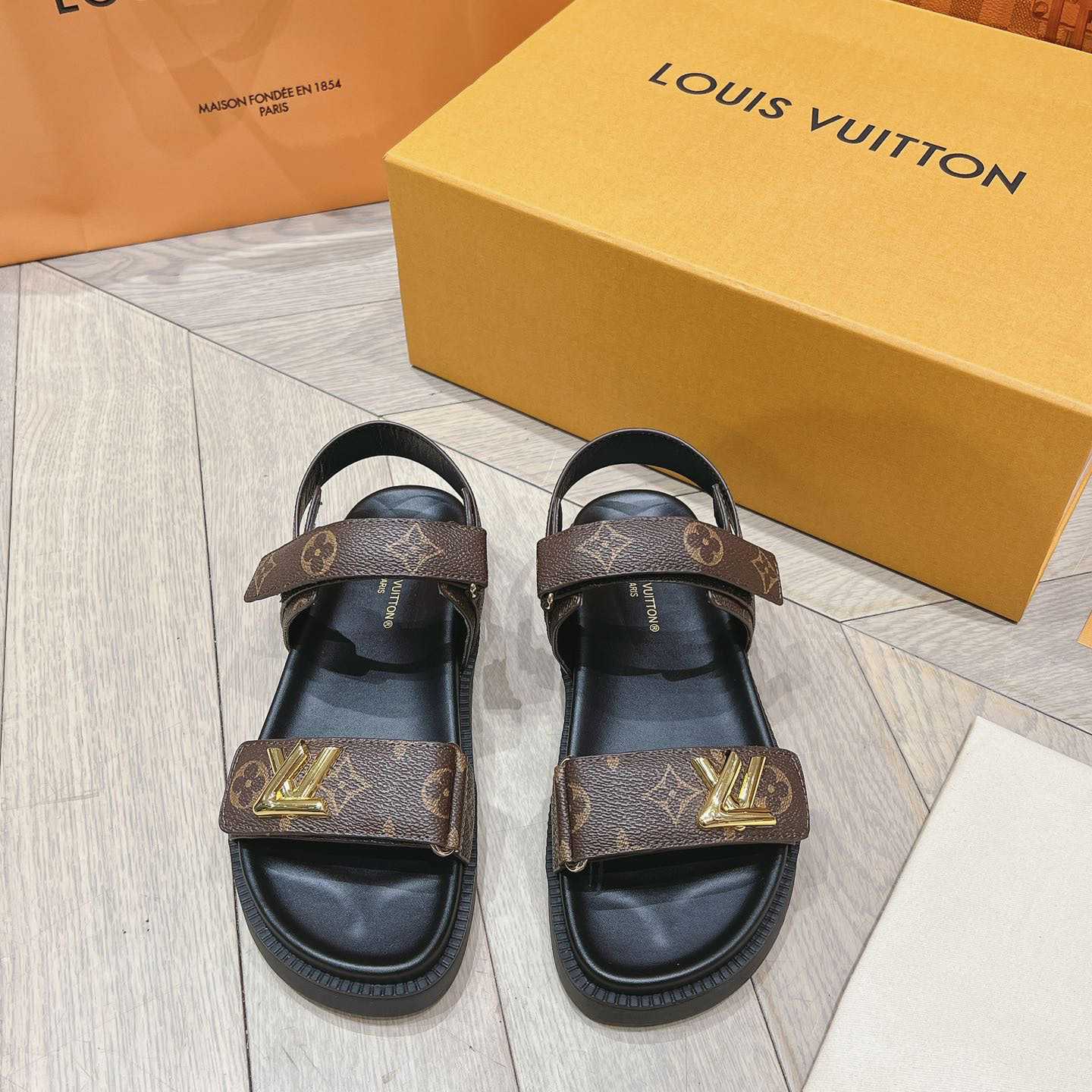 Louis Vuitton LV Sunset Flat Comfort Sandal   1ACL9C - DesignerGu