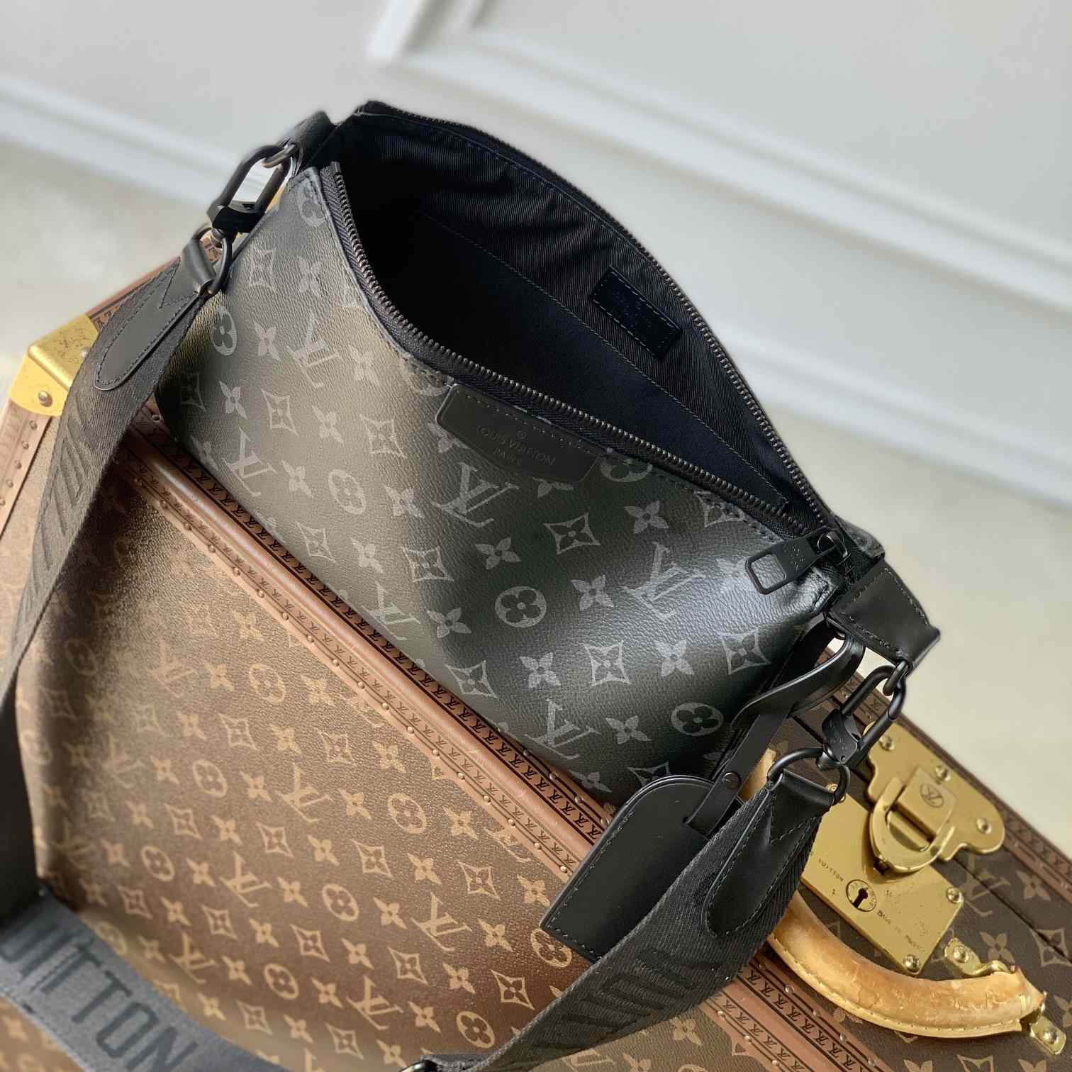 Louis Vuitton Pochette Accessoire XL   M11741 - DesignerGu