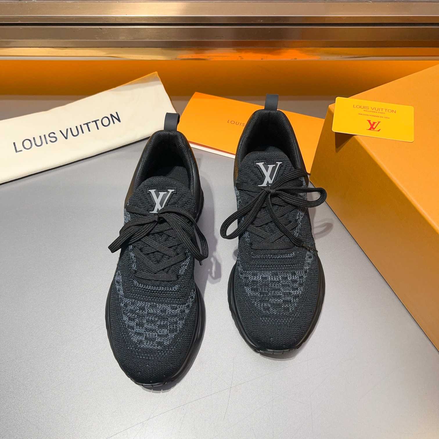 Louis Vuitton VNR Sneaker   - DesignerGu