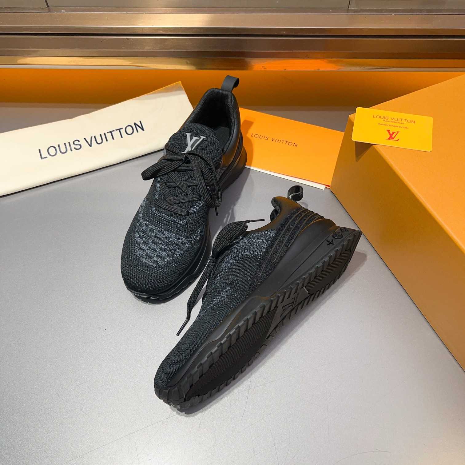 Louis Vuitton VNR Sneaker   - DesignerGu