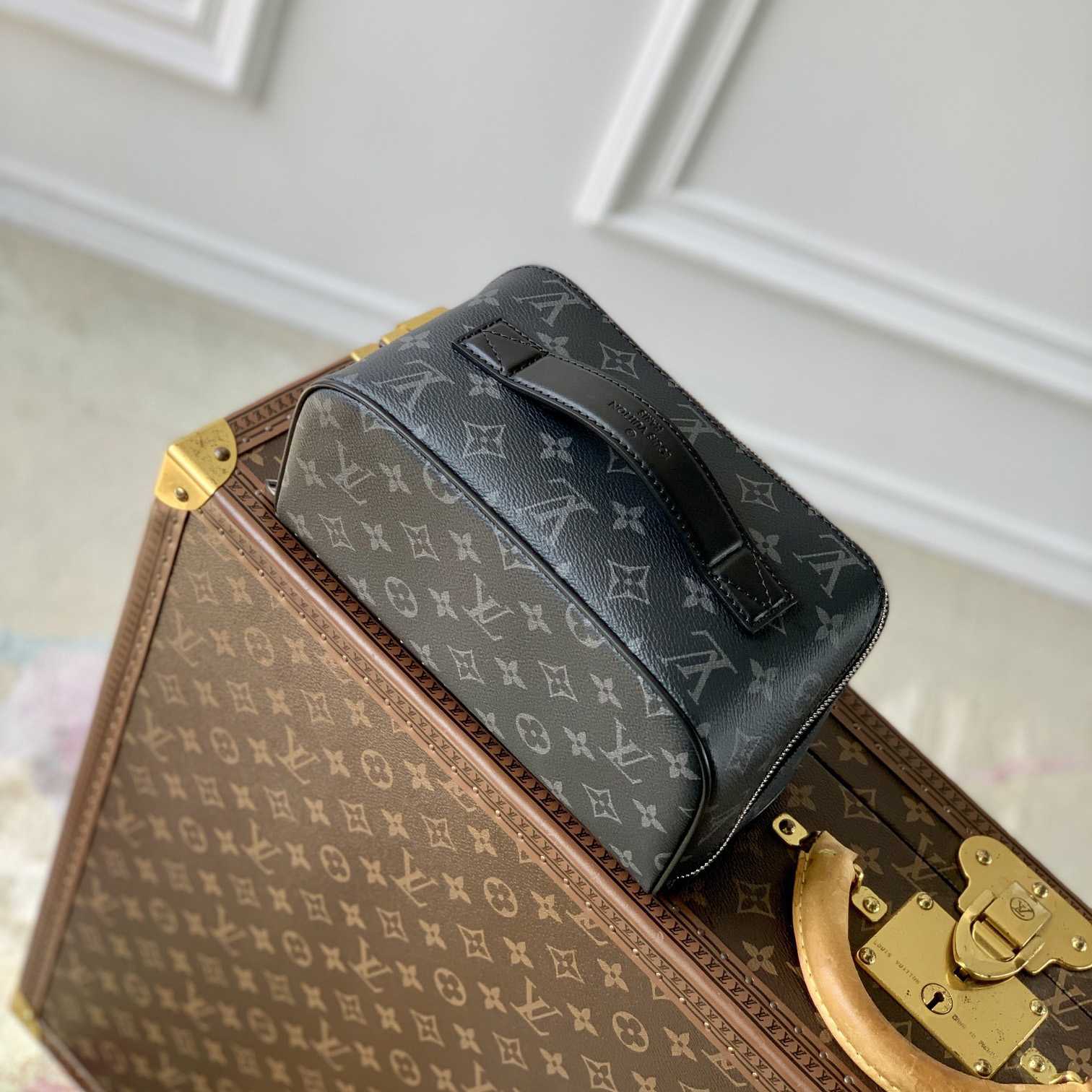 Louis Vuitton Toiletry Bag   M11508 - DesignerGu