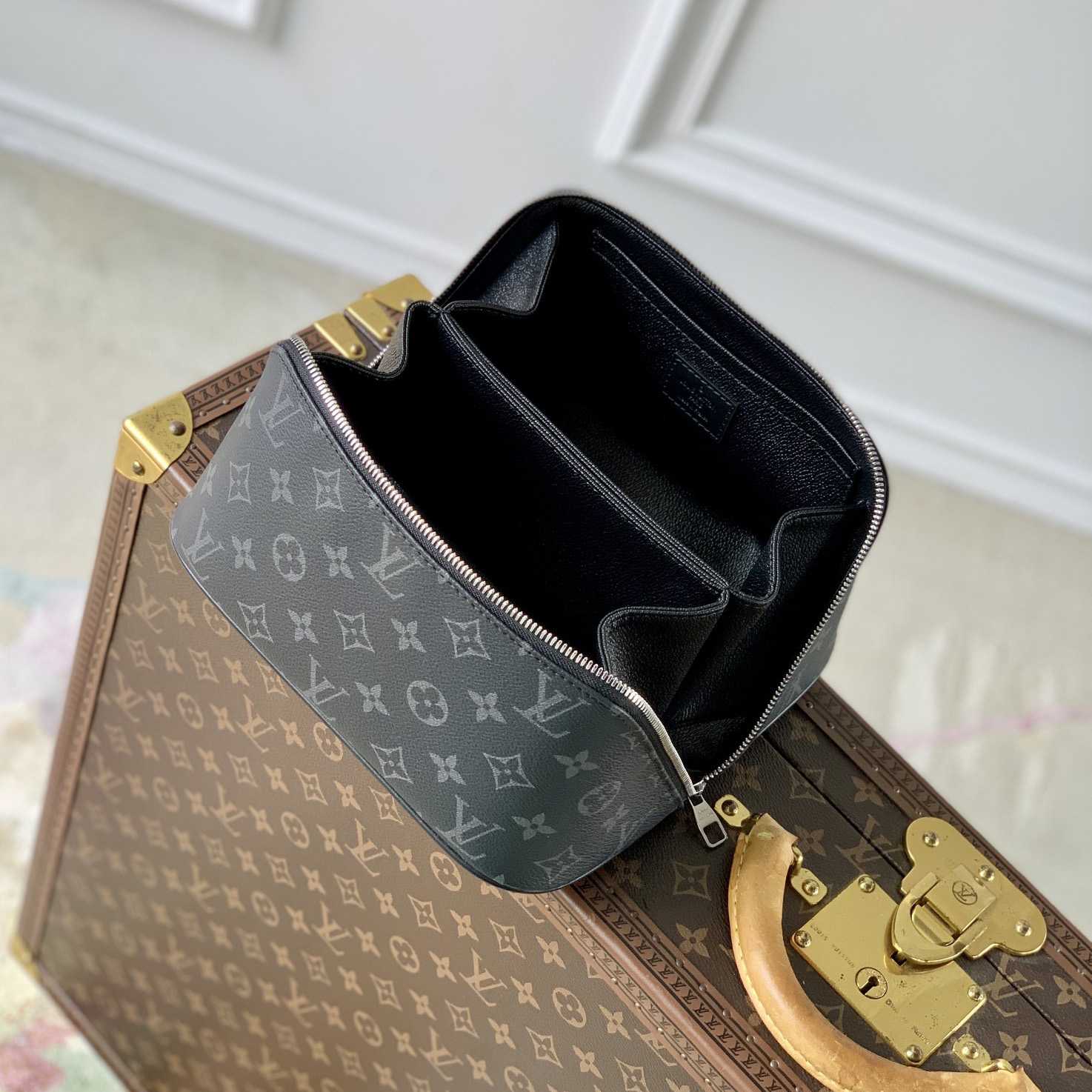 Louis Vuitton Toiletry Bag   M11508 - DesignerGu