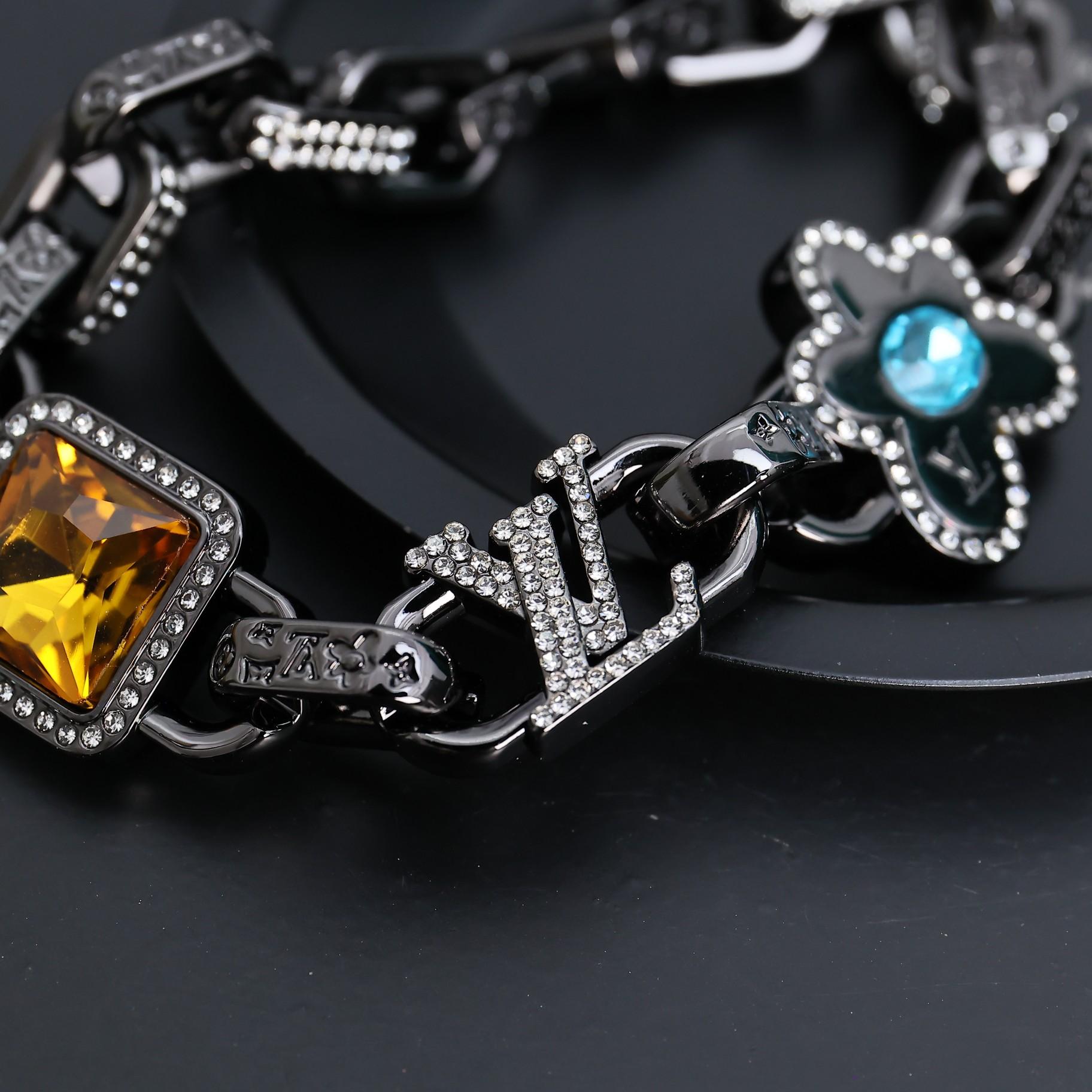 Louis Vuitton Paradise Stone Bracelet   M1594M - DesignerGu