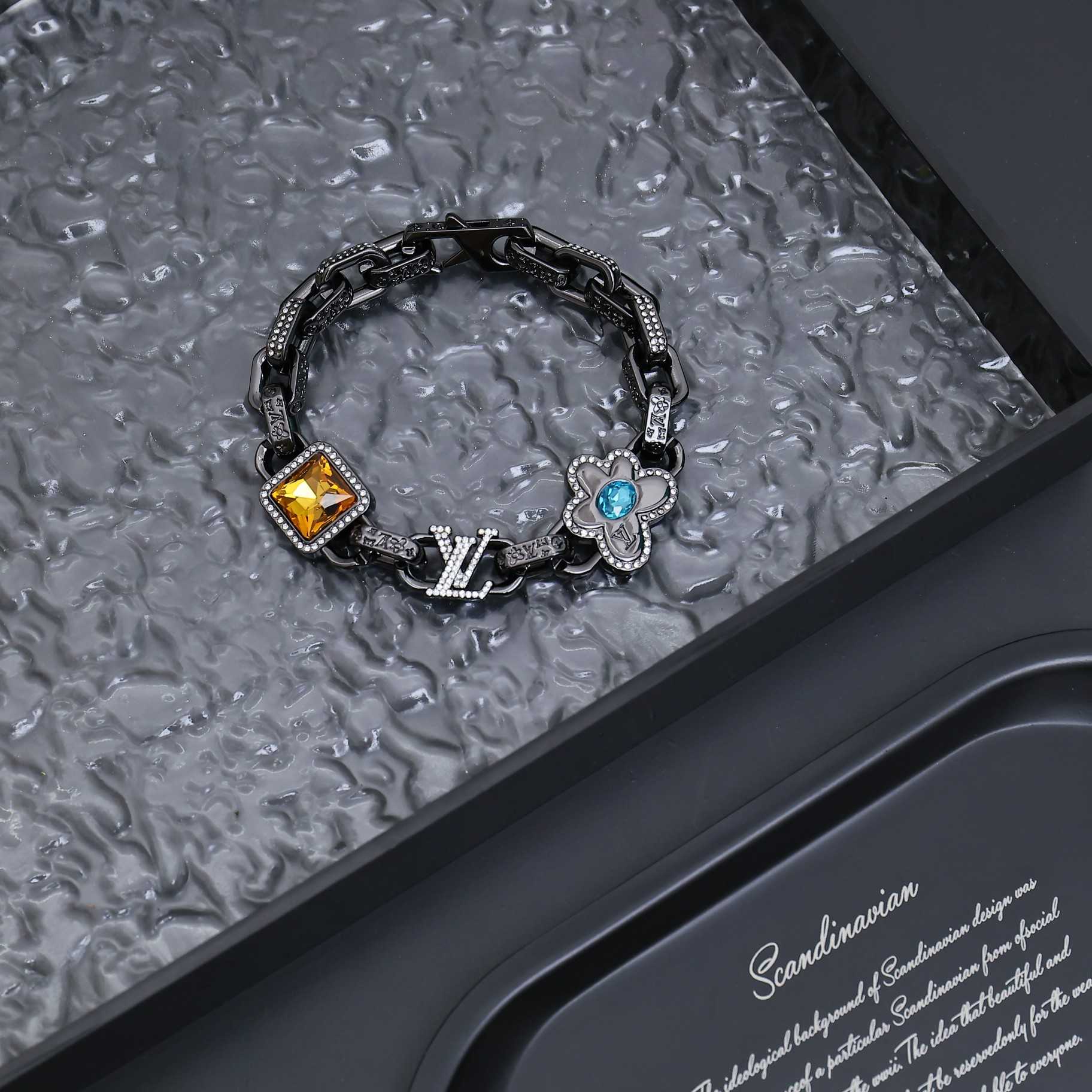 Louis Vuitton Paradise Stone Bracelet   M1594M - DesignerGu