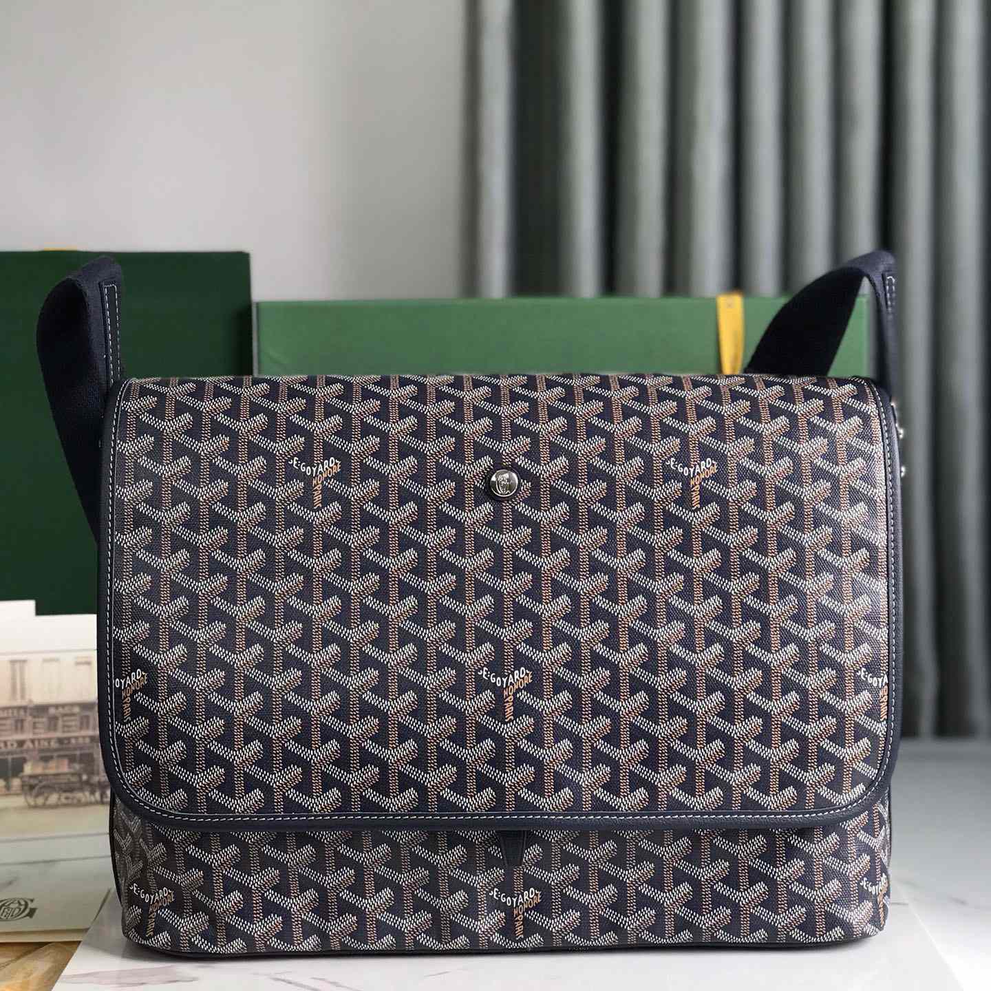 Goyard Messenger Bag - DesignerGu