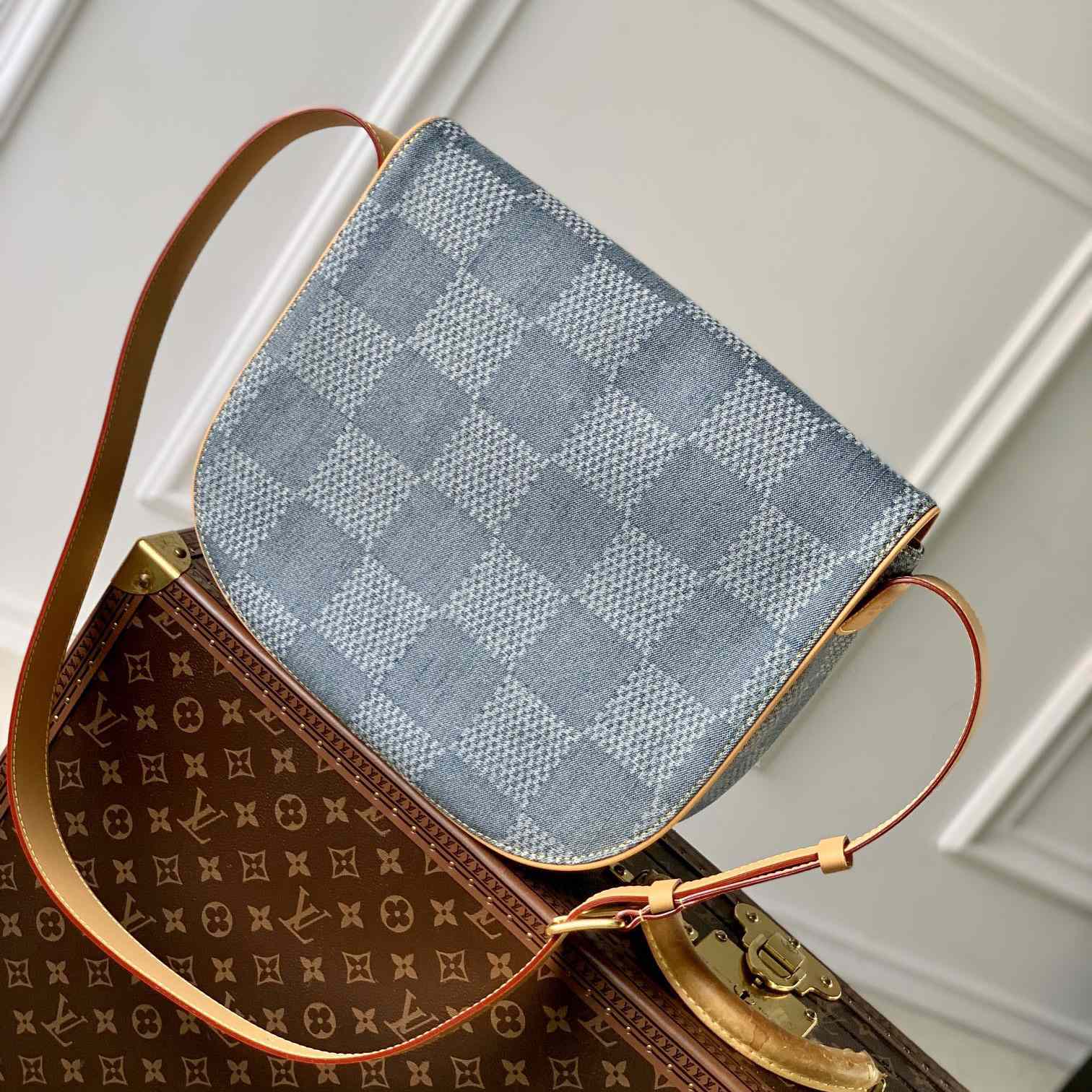 Louis Vuitton Montsouris Messenger MM   - DesignerGu