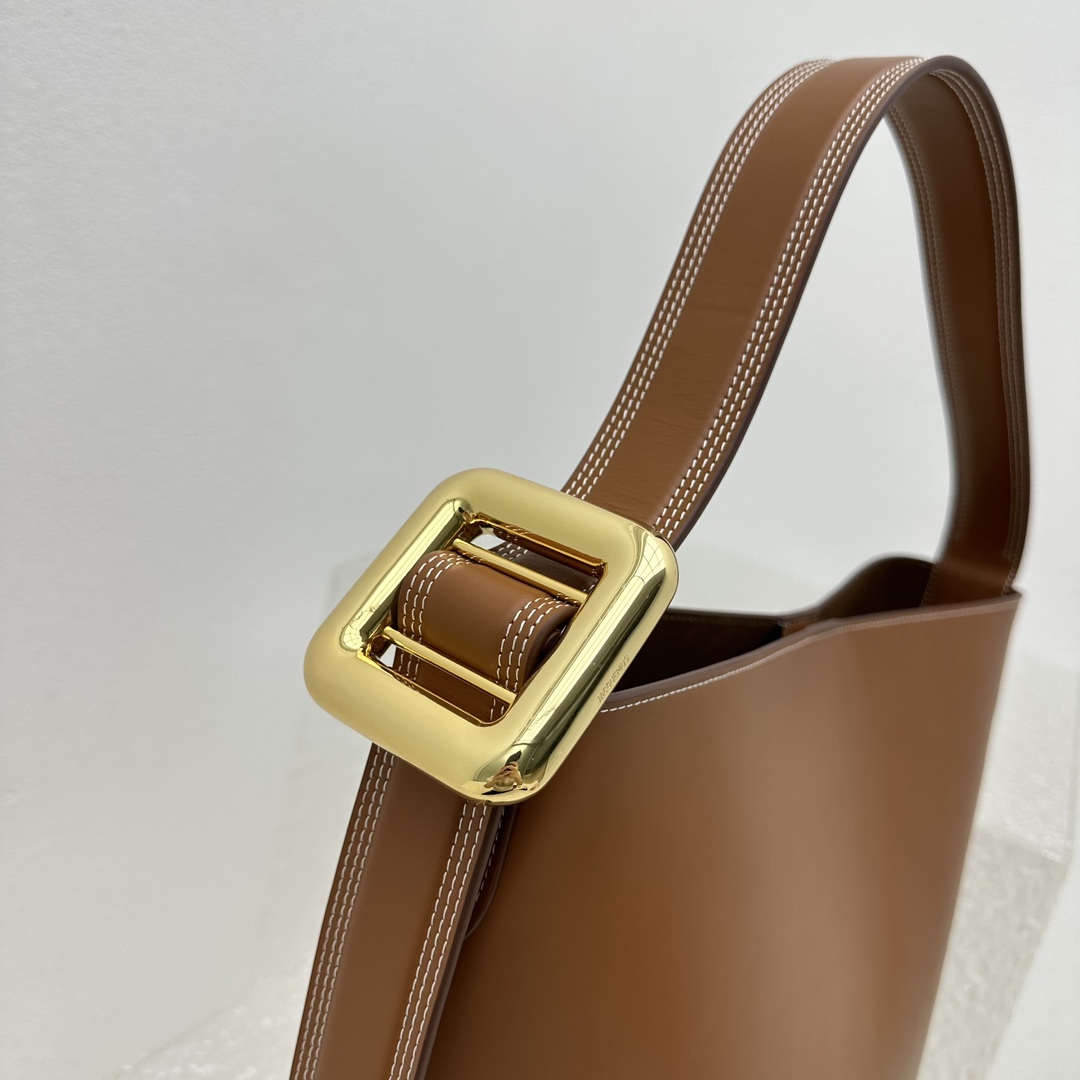 Jacquemus Le Regalo Leather Bucket Bag (30x33x14cm) - DesignerGu