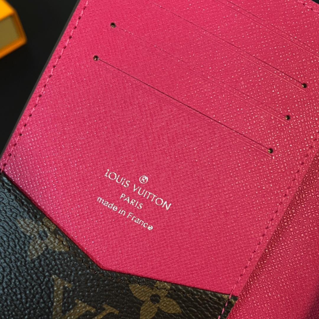 Louis Vuitton Passport Cover   M82866 - DesignerGu