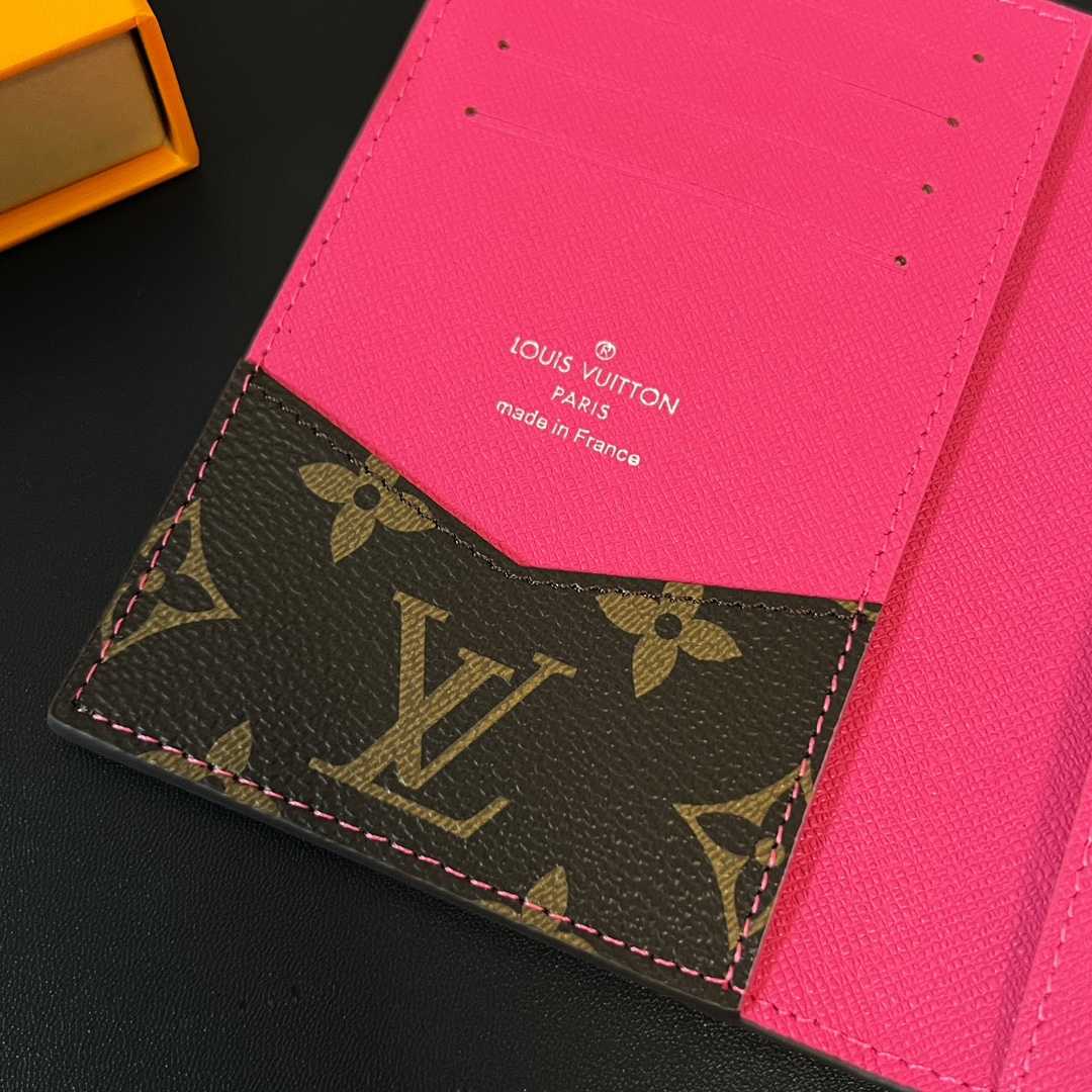 Louis Vuitton Passport Cover   M82866 - DesignerGu