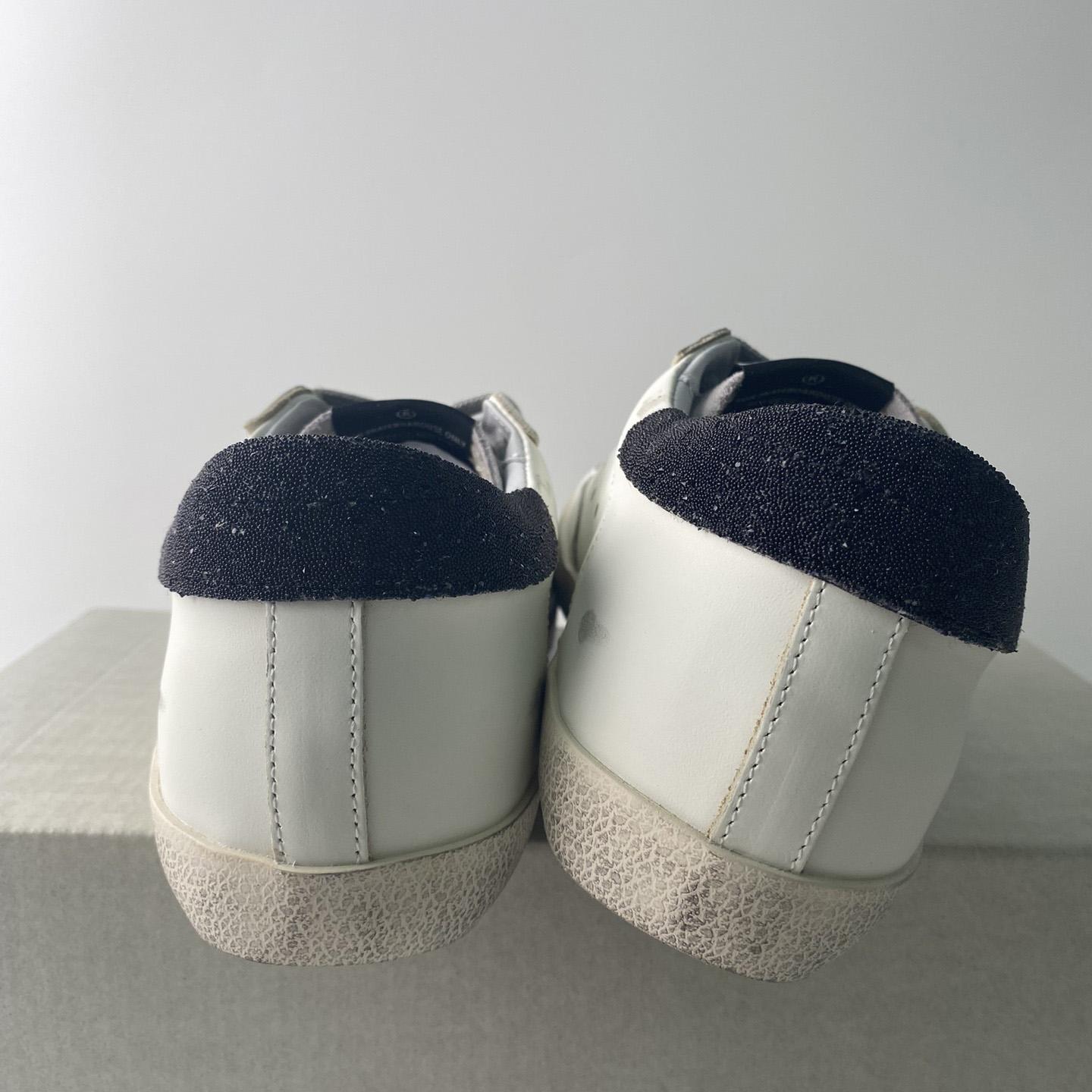 Golden Goose Sneakers - DesignerGu