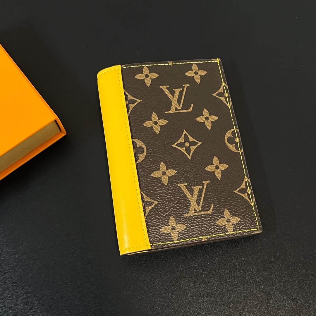 Louis Vuitton Passport Cover   M82864 - DesignerGu