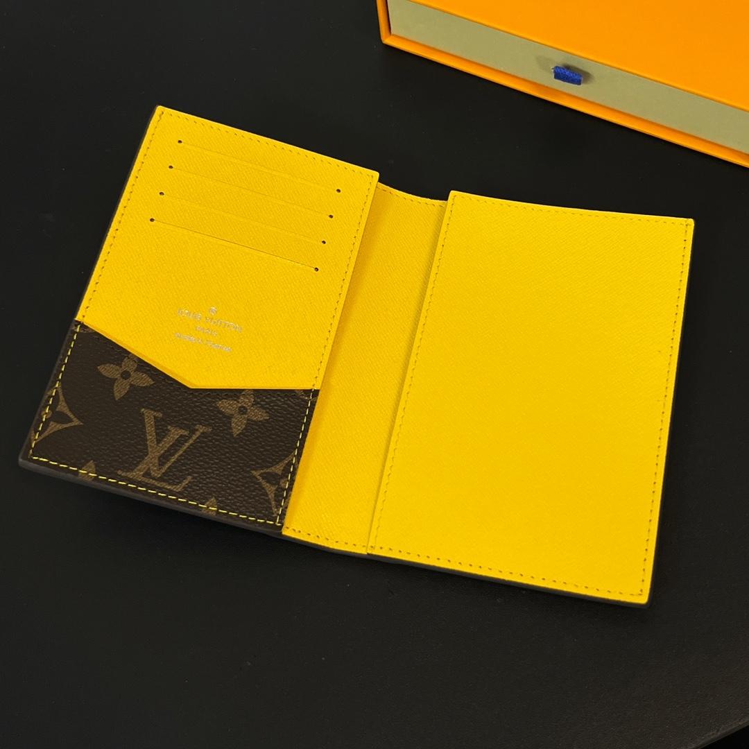 Louis Vuitton Passport Cover   M82864 - DesignerGu