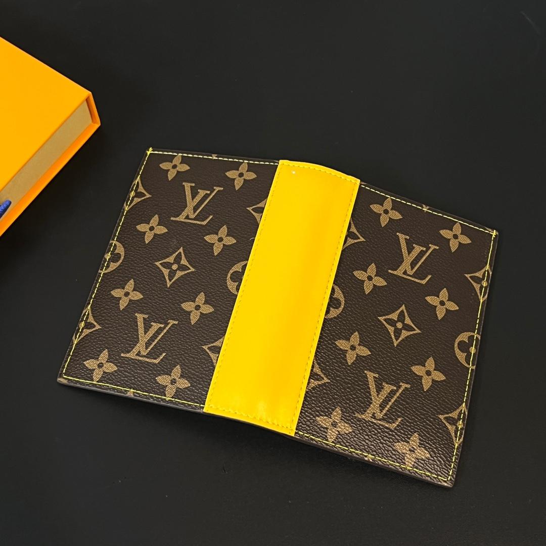 Louis Vuitton Passport Cover   M82864 - DesignerGu