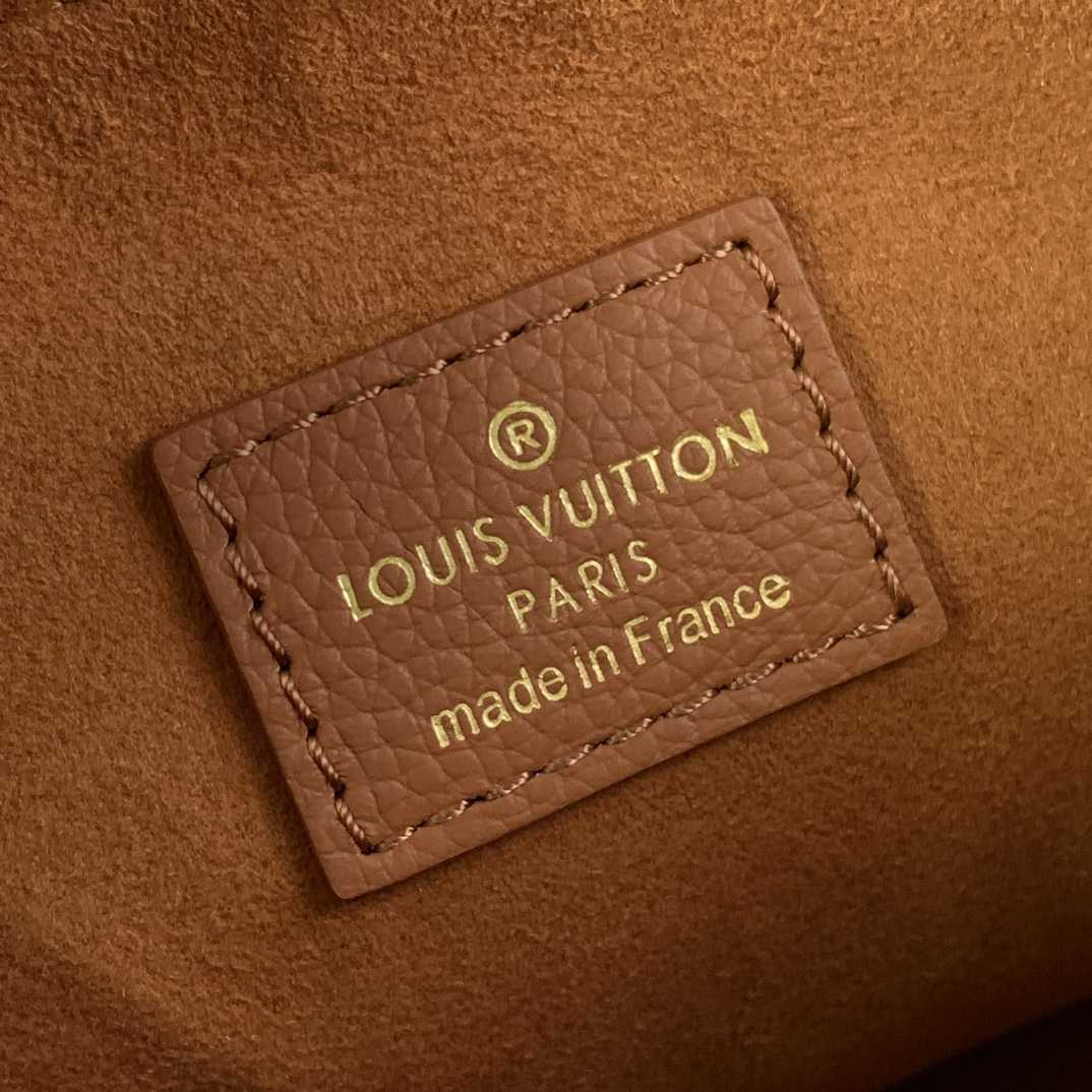 Louis Vuitton Low Key Bumbag   M83546 - DesignerGu