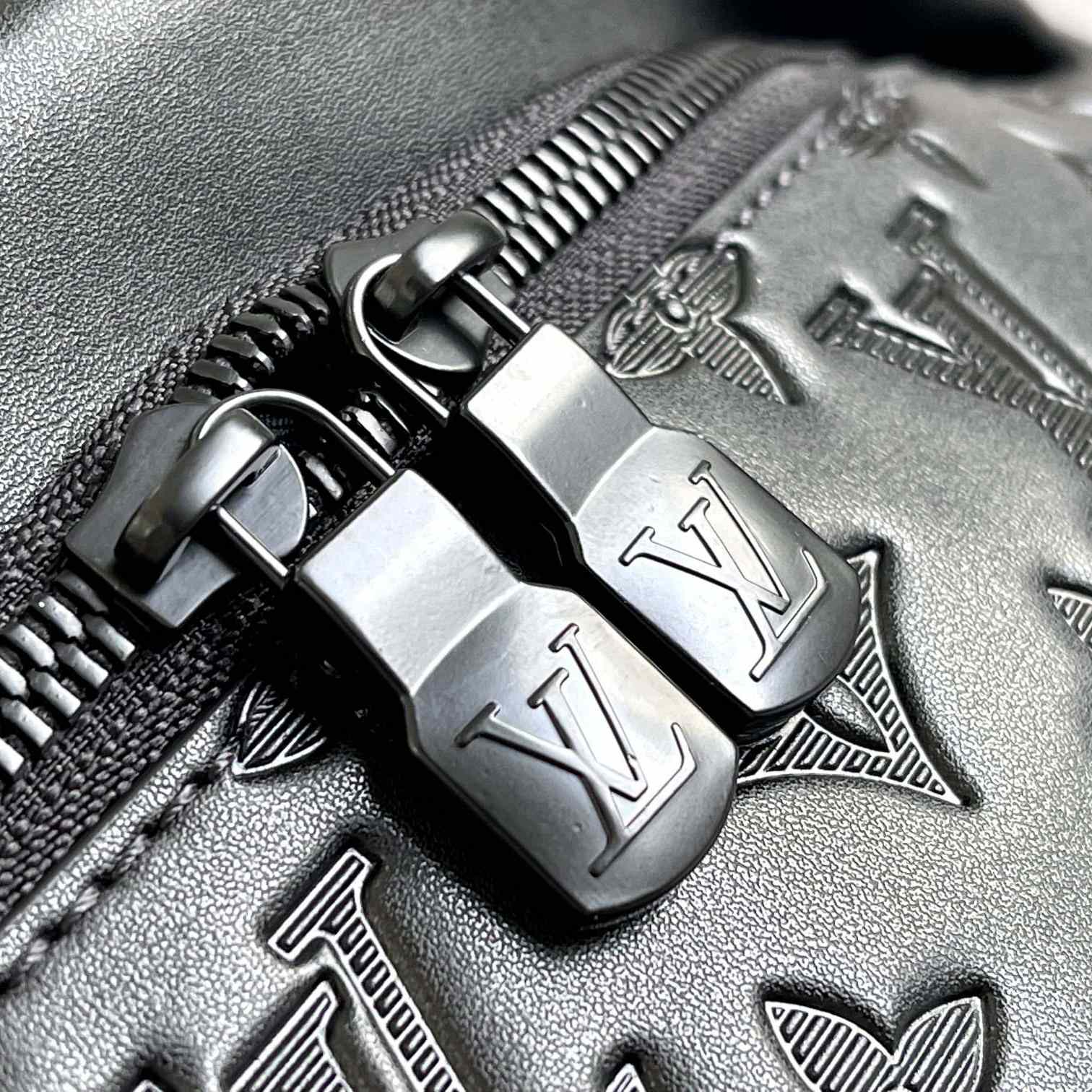 Louis Vuitton Discovery Bumbag  M44388   47-20-9cm - DesignerGu