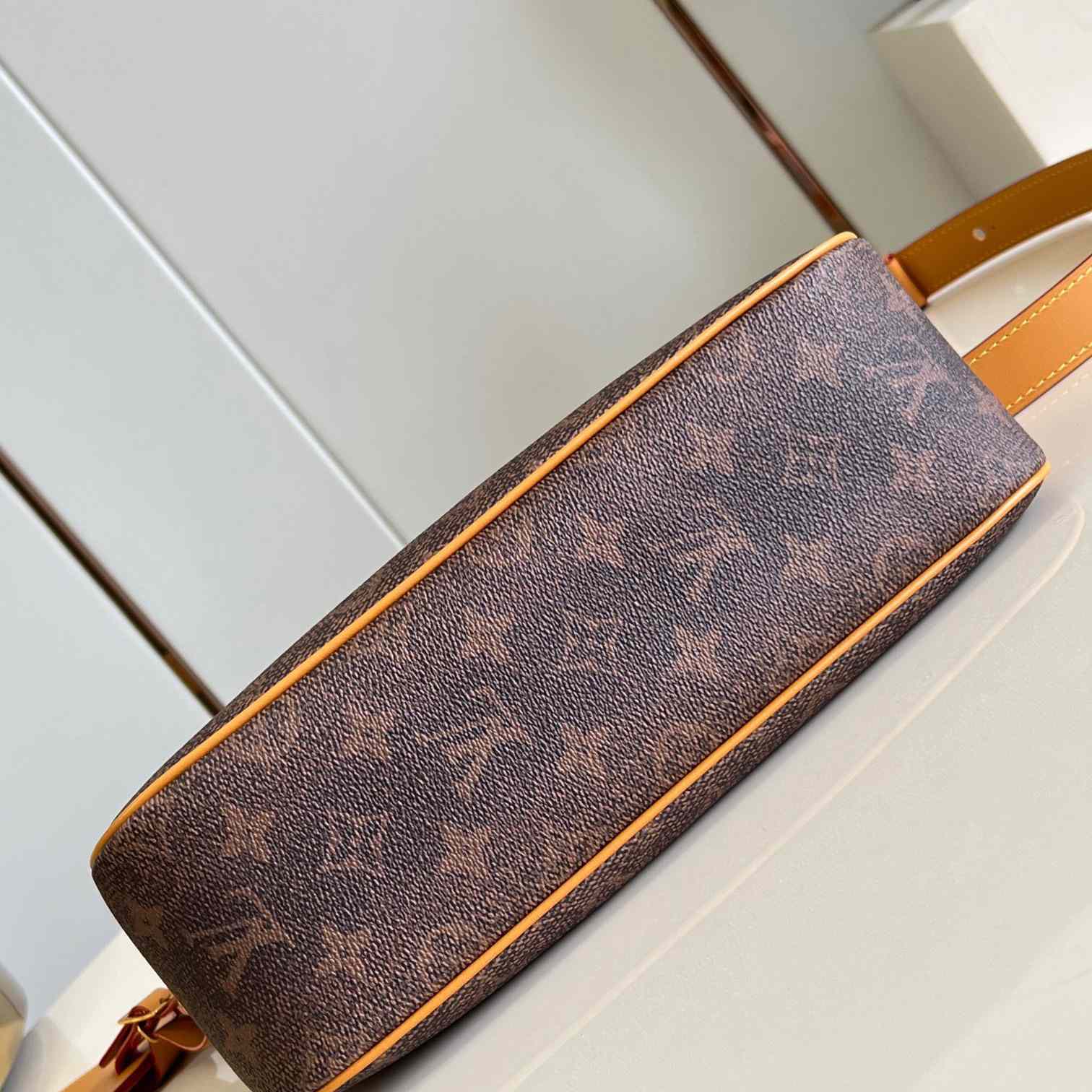 Louis Vuitton Pochette Accessoire XL   M11623 - DesignerGu