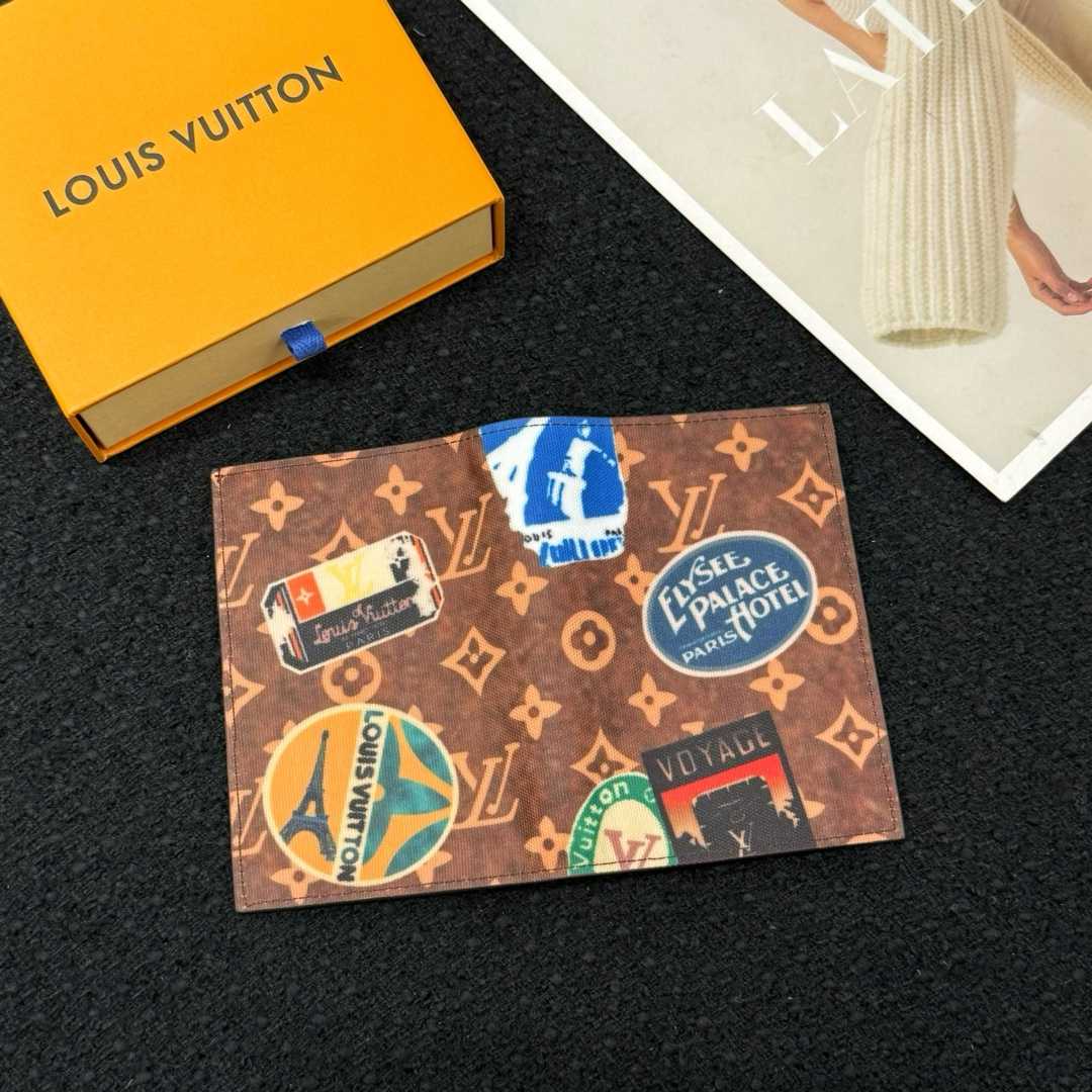 Louis Vuitton Passport Cover   M83519 - DesignerGu