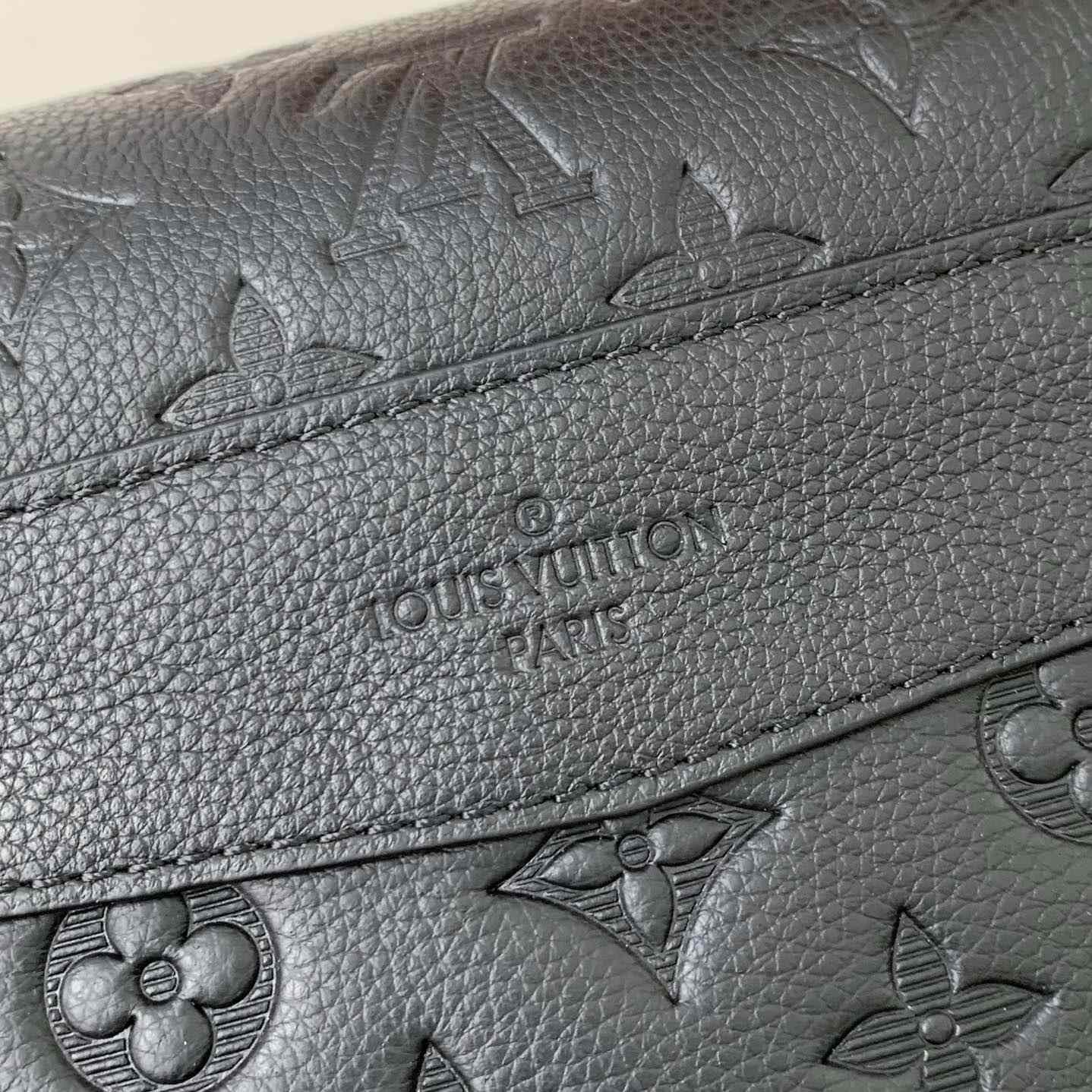 Louis Vuitton Messenger Voyager PM   M25121 - DesignerGu