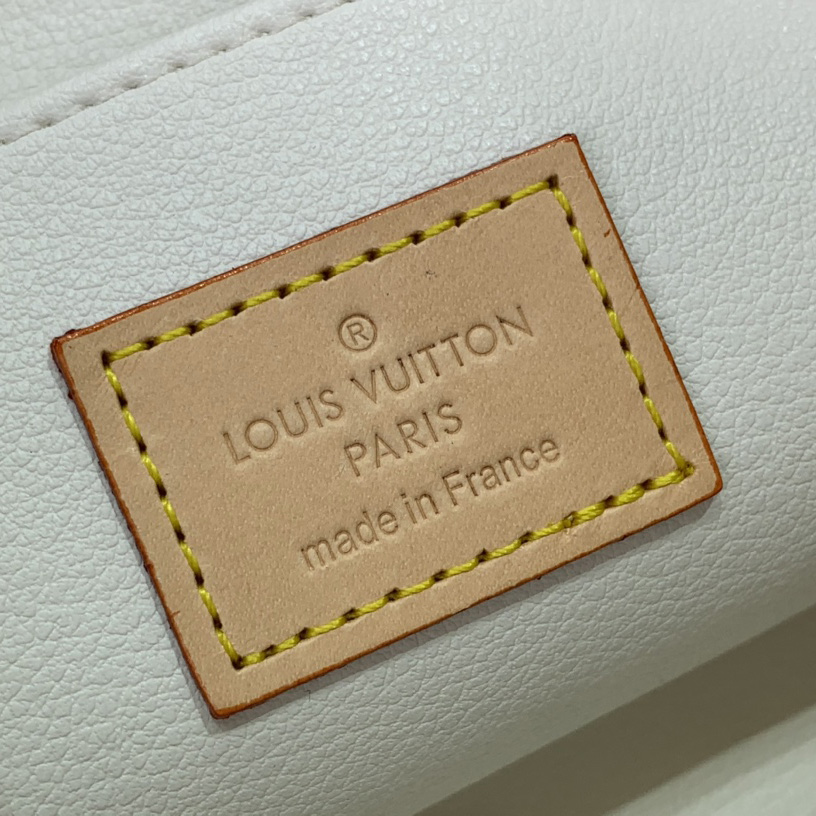 Louis Vuitton Cosmetic Pouch   M83597 - DesignerGu