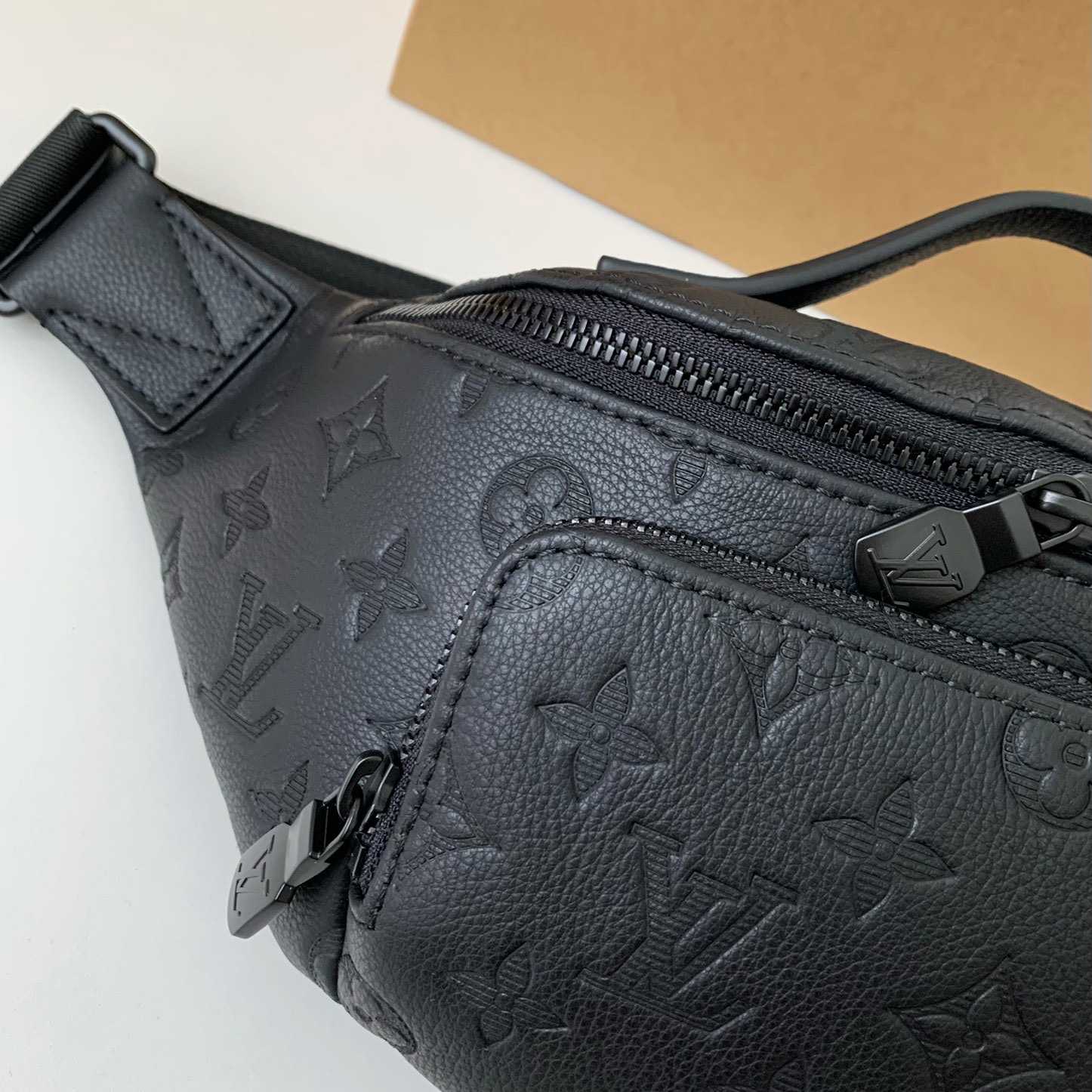 Louis Vuitton Rush Bumbag  M25227 - DesignerGu