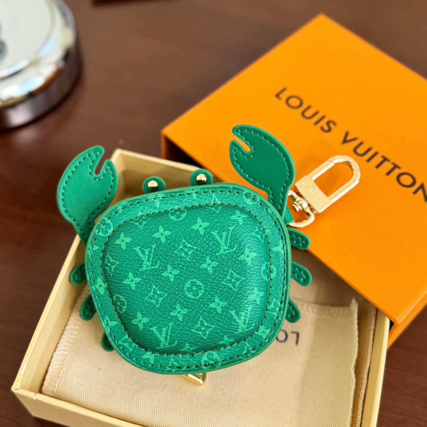 Louis Vuitton LV Crab Bag Charm   M01931 - DesignerGu