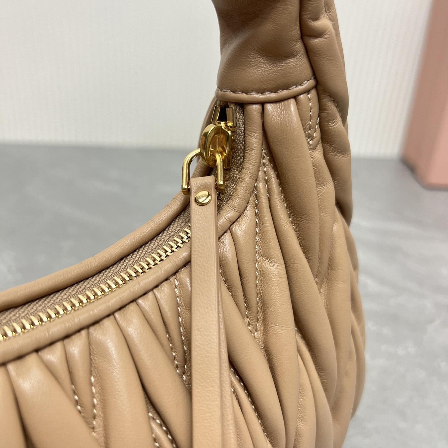 Miu Miu Wander Matelassé Nappa Leather Hobo Bag    (23-13-7cm) - DesignerGu