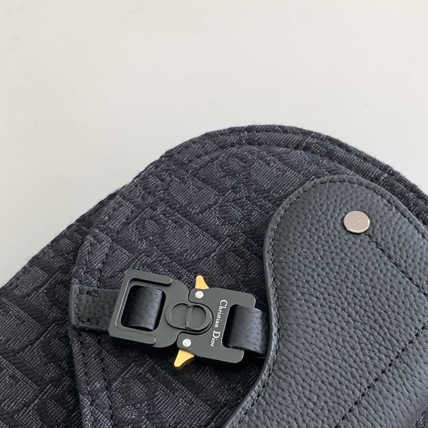 Dior Saddle Messenger Bag - DesignerGu