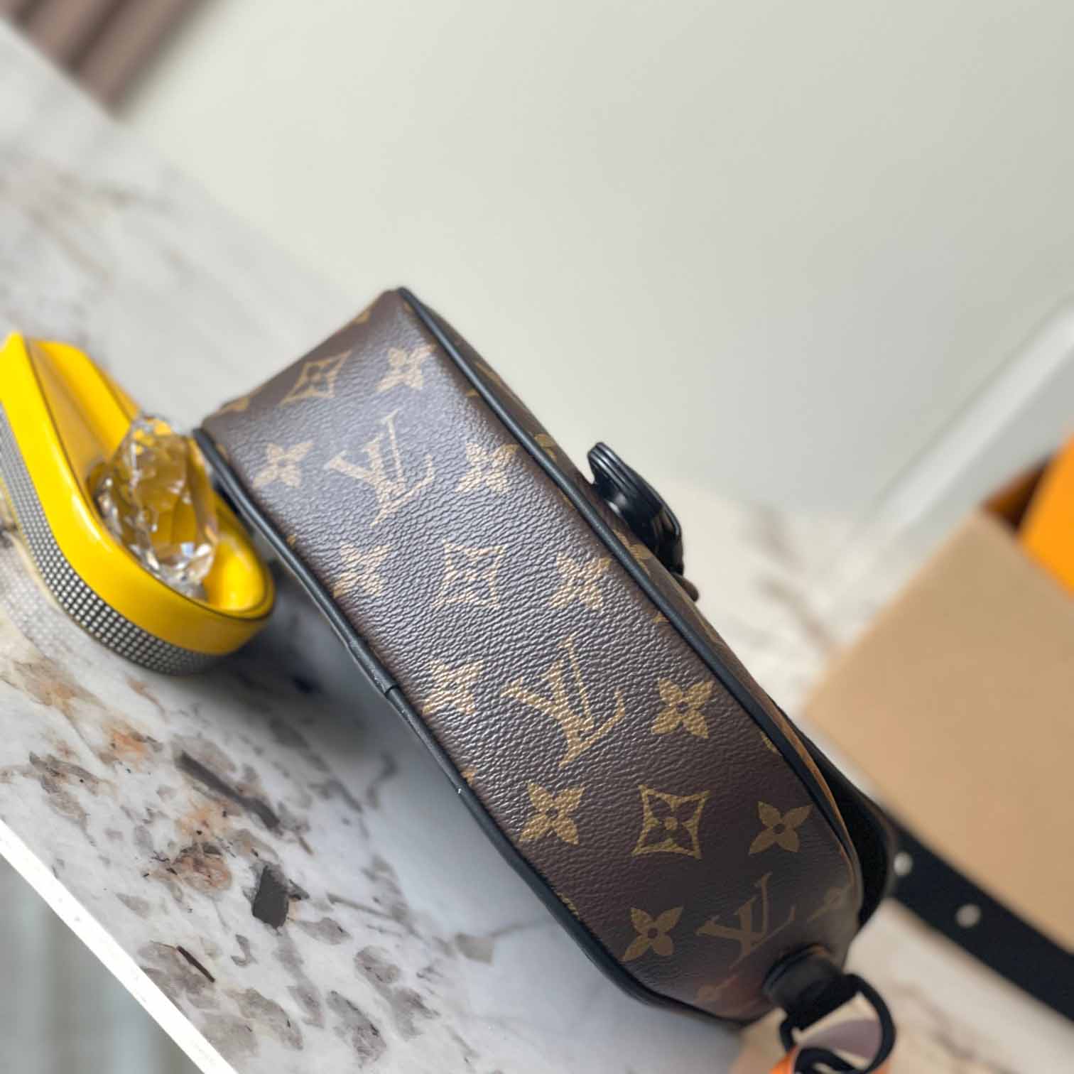 Louis Vuitton Montsouris Messenger PM​   M47060 - DesignerGu