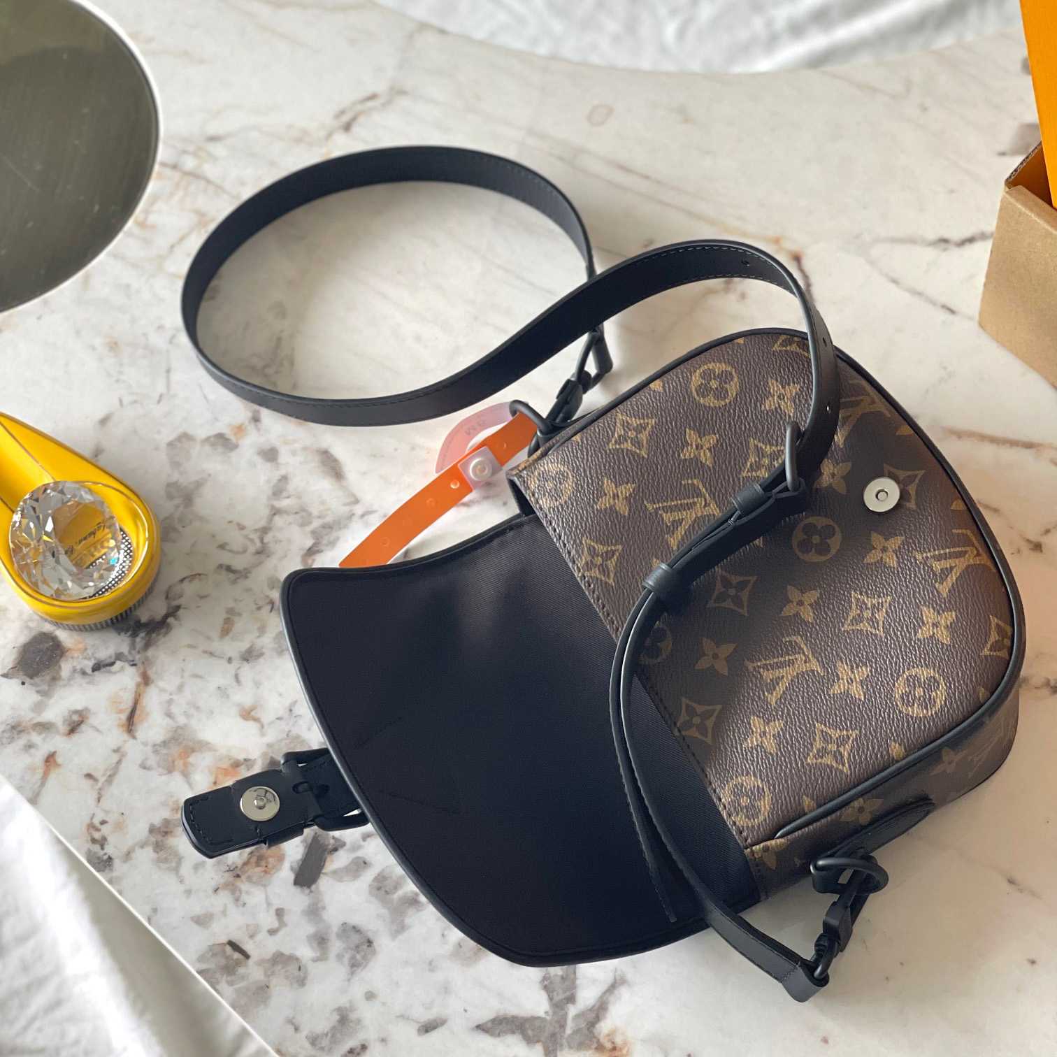 Louis Vuitton Montsouris Messenger PM​   M47060 - DesignerGu